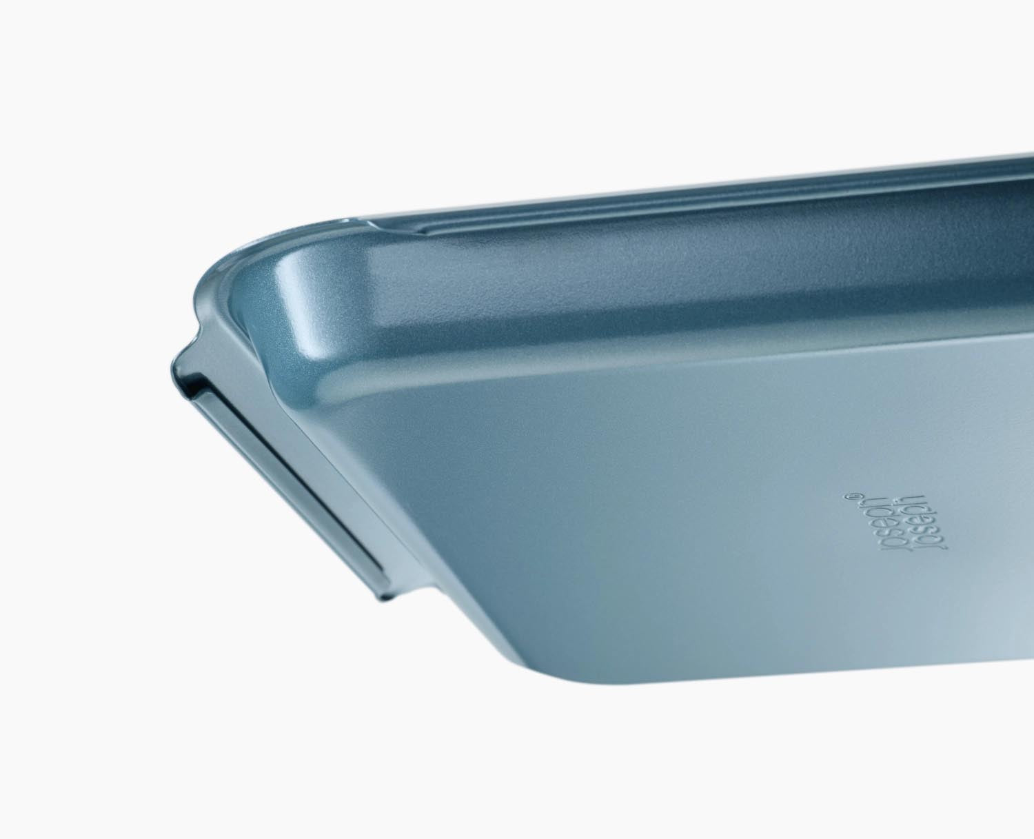 Antihaft-Backform Nest Bake M von Joseph Joseph, 30x33cm, 3cm hoch, ideal für gleichmässiges Backen und einfache Reinigung.