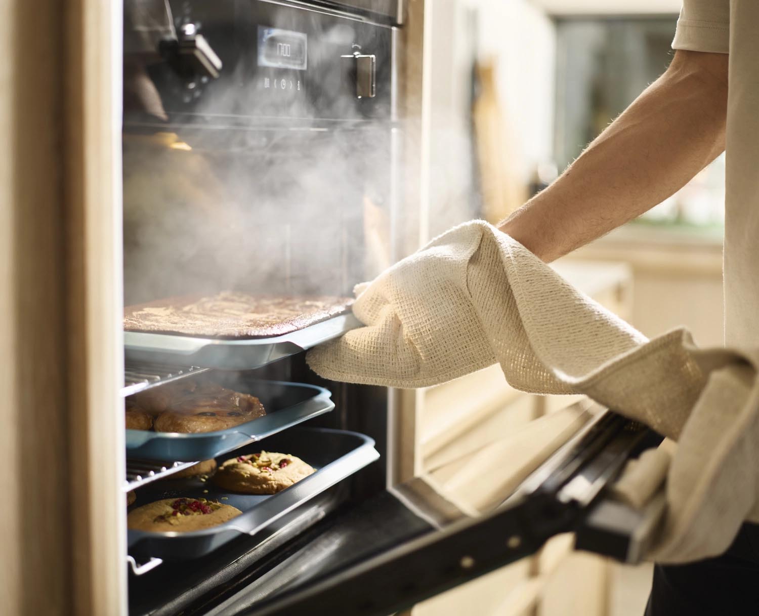 Antihaft-Backform 23x30cm, robust, leicht zu reinigen, ideal für Kuchen, Gebäck und kreative Backprojekte.