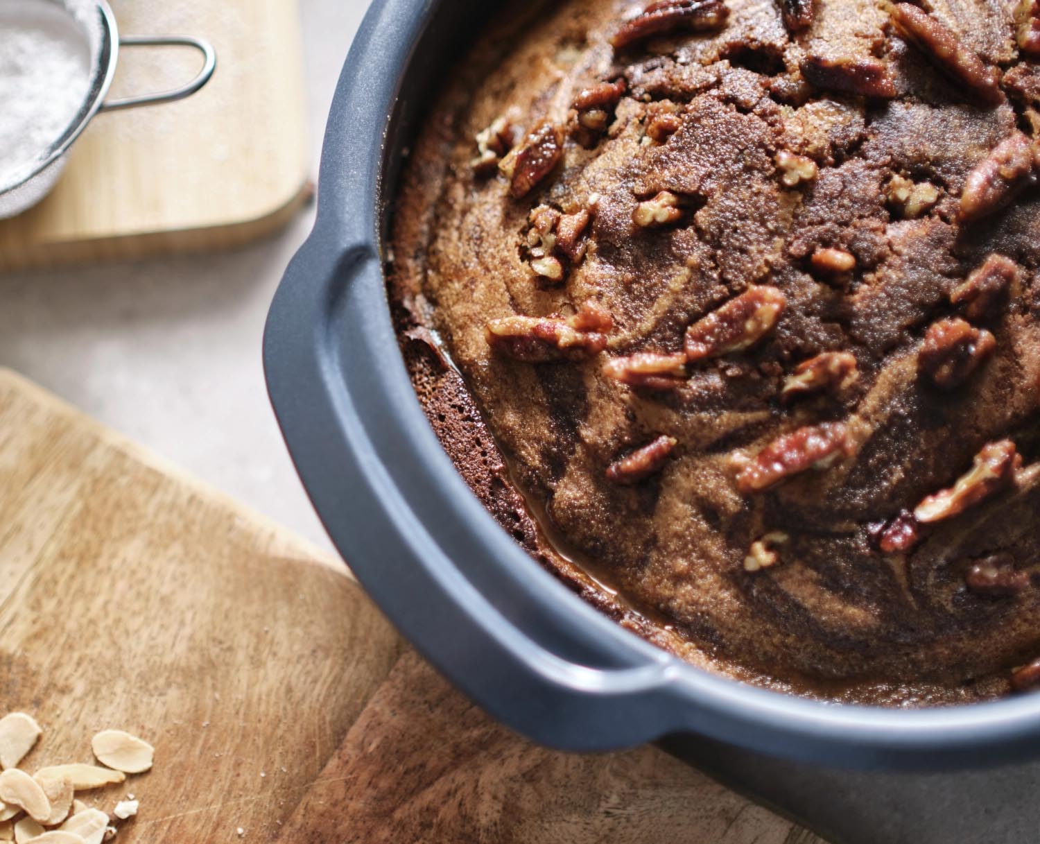 Erleben Sie das praktische 2er Set Nest Bake Backformen von Joseph Joseph – platzsparend, langlebig und mit Antihaftbeschichtung für müheloses Backen!