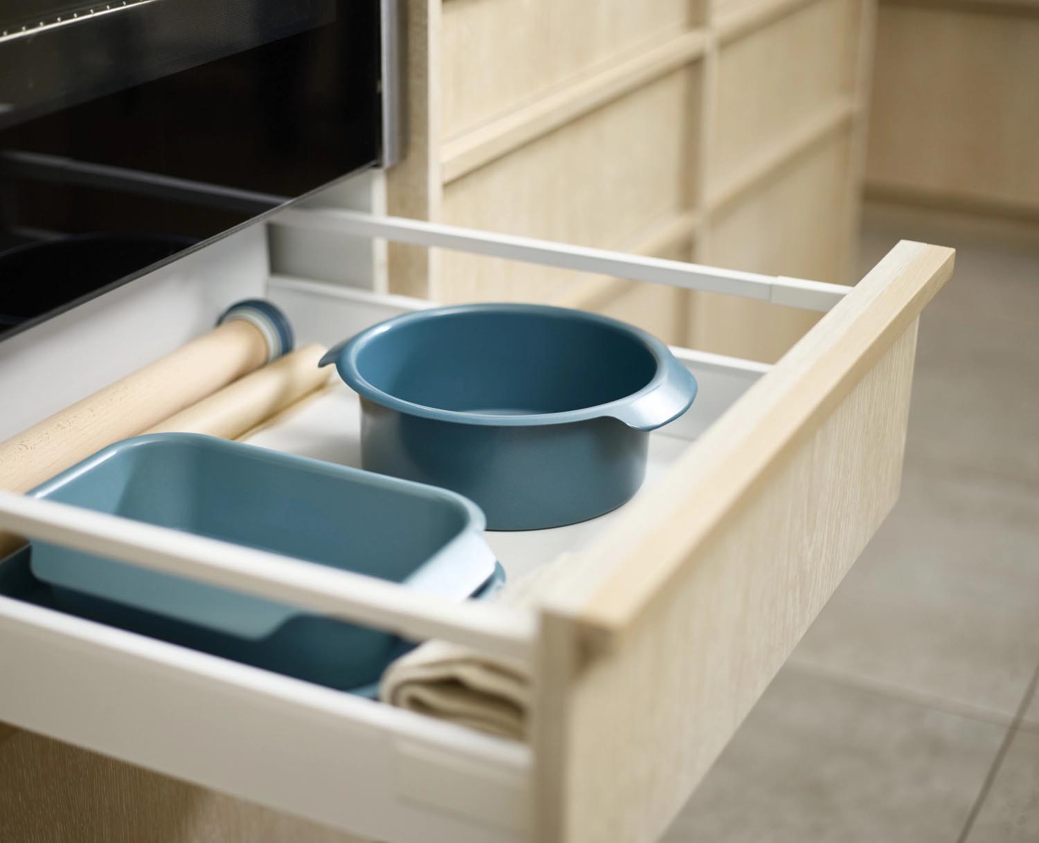 Antihaftbeschichtete Kuchenform (20 cm) von Joseph Joseph, langlebig, leicht zu reinigen, ideal für gleichmässiges Backen.