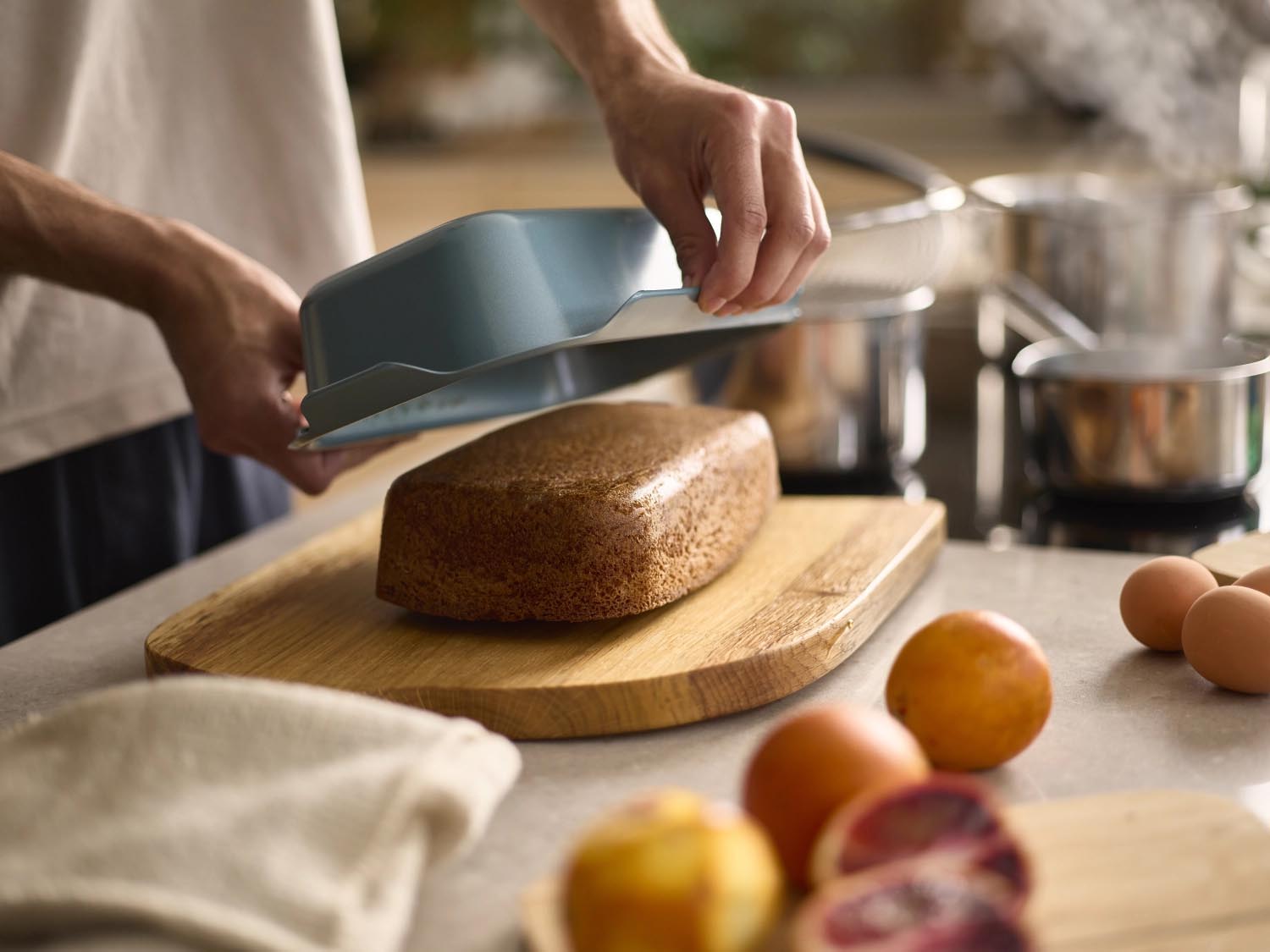 Erleben Sie mit der Joseph Joseph Nest Bake Kastenform 19x30x7cm eine innovative, platzsparende Backlösung, die durch ihre Antihaftbeschichtung und stilvolles Design überzeugt.