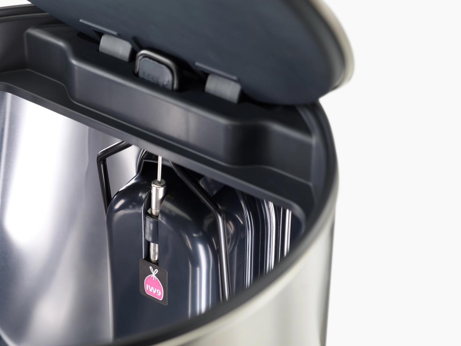 Moderner 10L Pedaleimer aus Edelstahl, H45cm D26cm, mit herausnehmbarer Innentasche. Ideal für Küche oder Bad, stilvoll und praktisch.