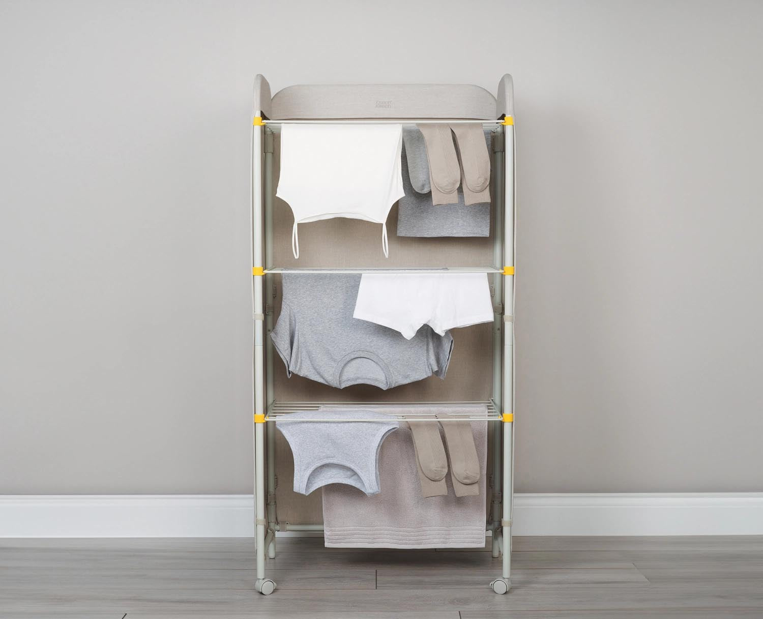 Eclipse Wäscheständer von Joseph Joseph, faltbar, 150cm hoch, 29cm breit, ecru, kompakt, stilvoll und funktional.