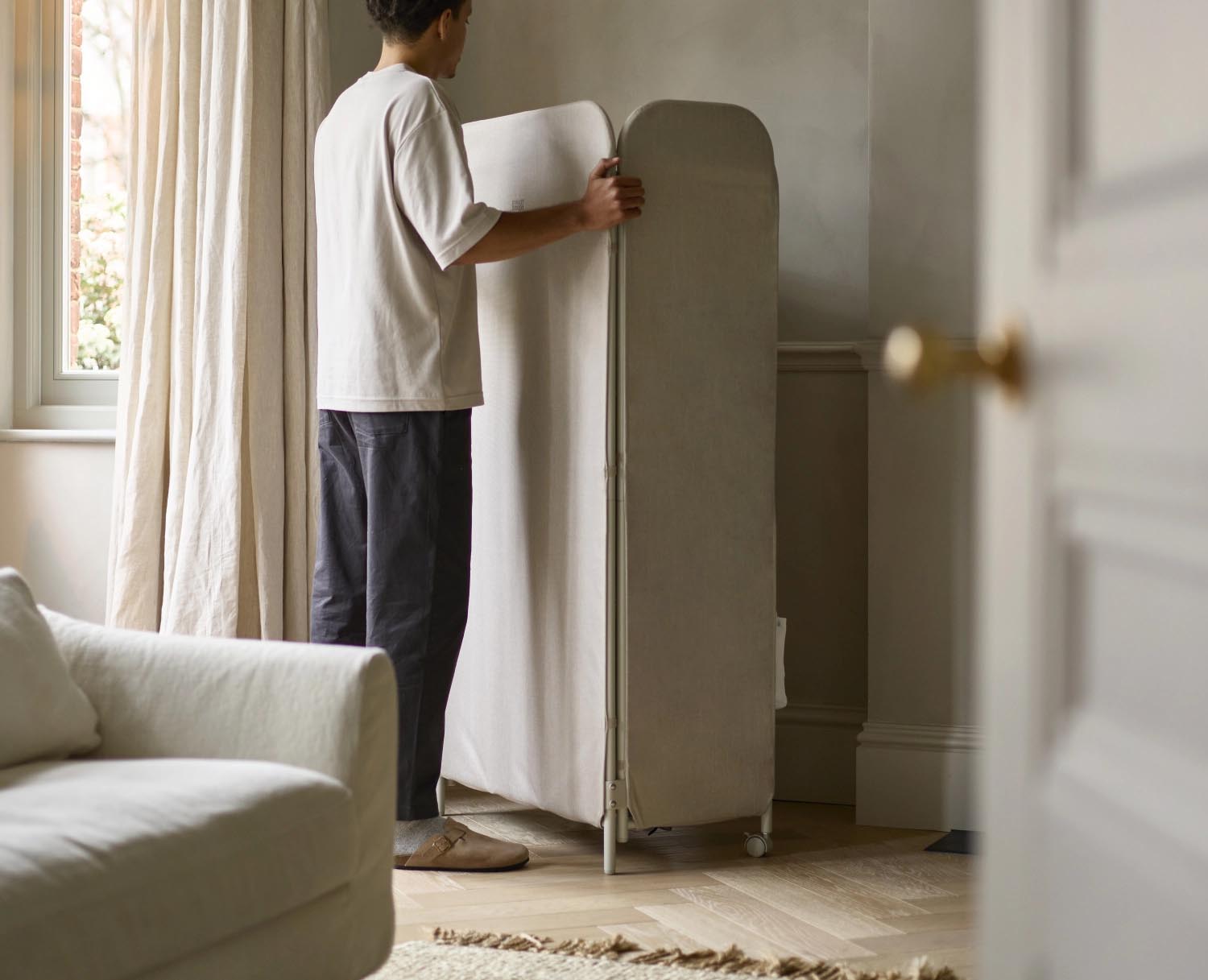 Eclipse Wäscheständer von Joseph Joseph, faltbar, 150cm hoch, 29cm breit, in ecru, kompakt und perfekt für effizientes Trocknen.