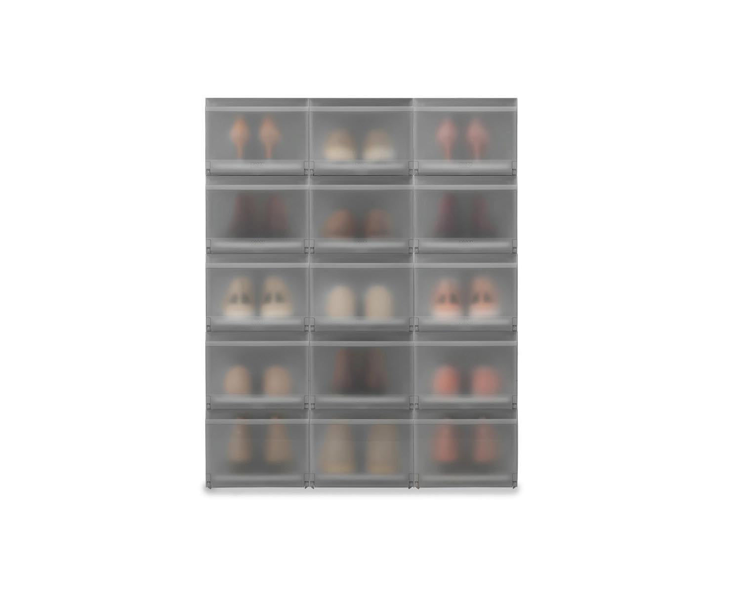 6er Set graue Schuhboxen von Joseph Joseph, stapelbar und platzsparend, Masse 22x28x36cm, ideal für eine organisierte Schuhaufbewahrung.