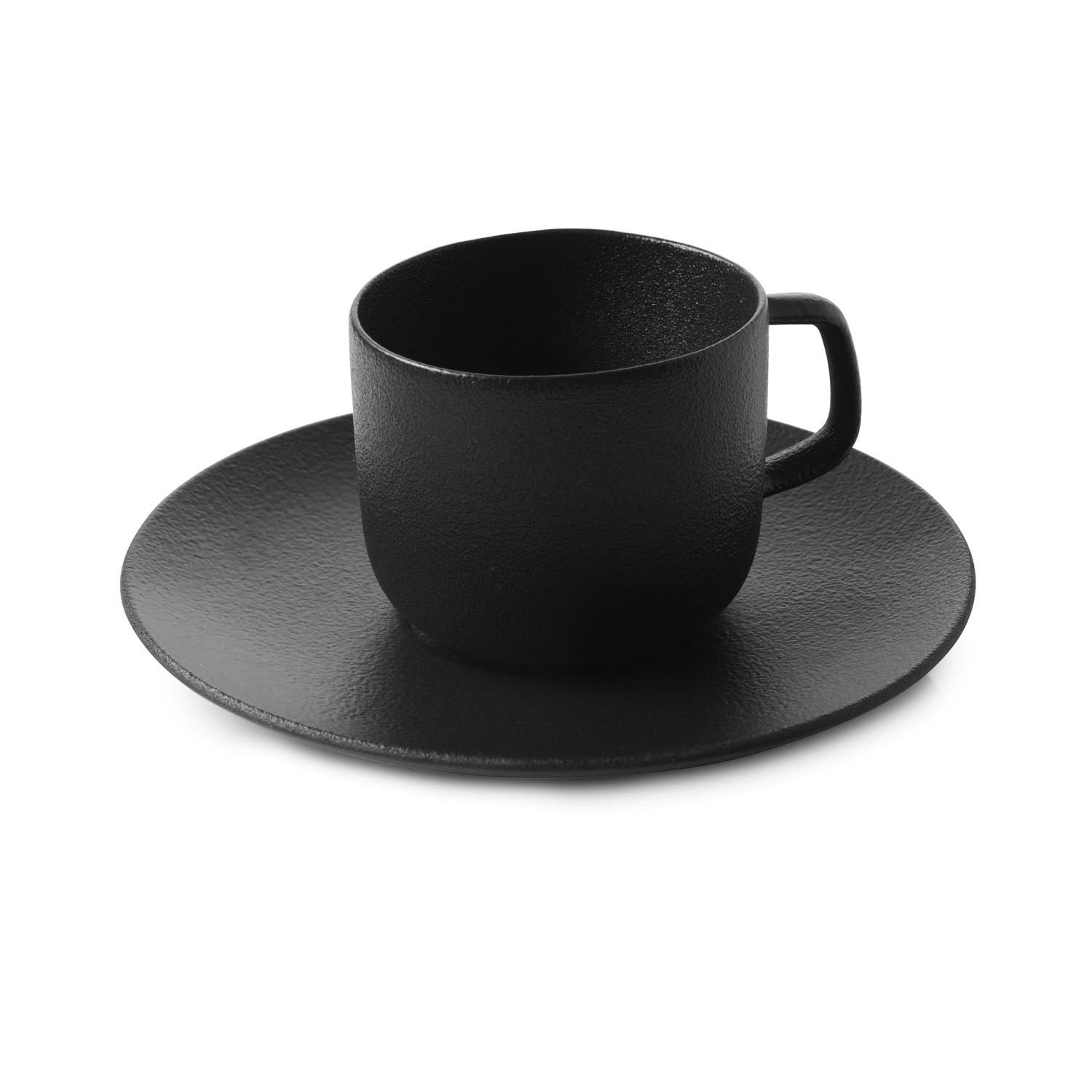 Equinoxe Espressotasse m. Untert. D13cm H7cm 8cl gusseis.op. in Schwarz präsentiert im Onlineshop von KAQTU Design AG. Espressotassen ist von Revol