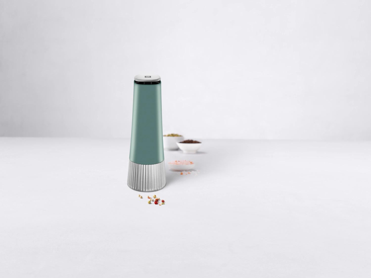 Elegante 19 cm Gewürzmühle in Salbeigrün von Zwilling, perfekt für frische Gewürze, mit modernem Design und hochwertiger Qualität.