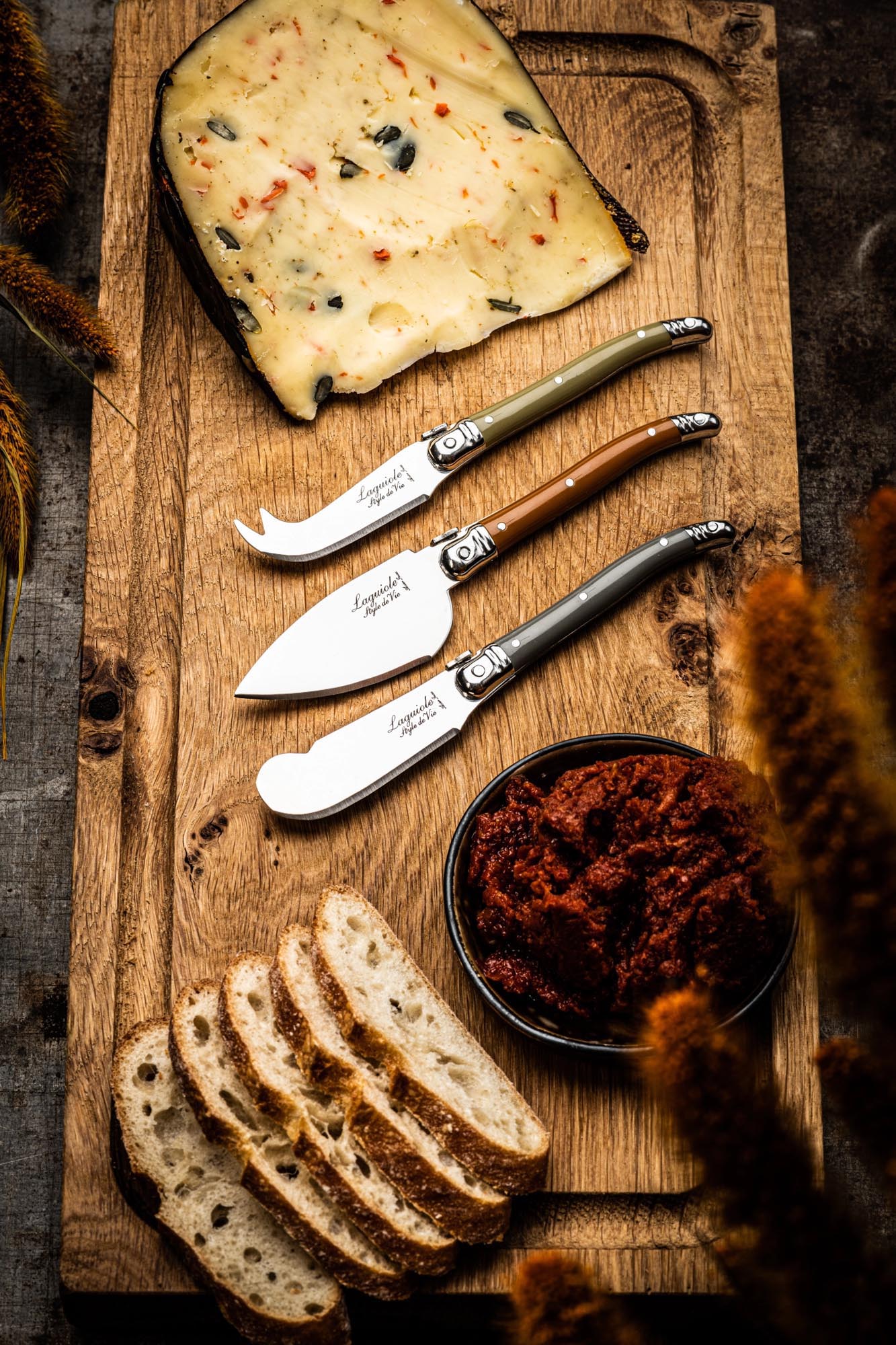 Edles 3-teiliges Laguiole Käsemesserset, Premium Line, perfekt für Käsegenuss, hochwertige Materialien, elegantes und zeitloses Design.