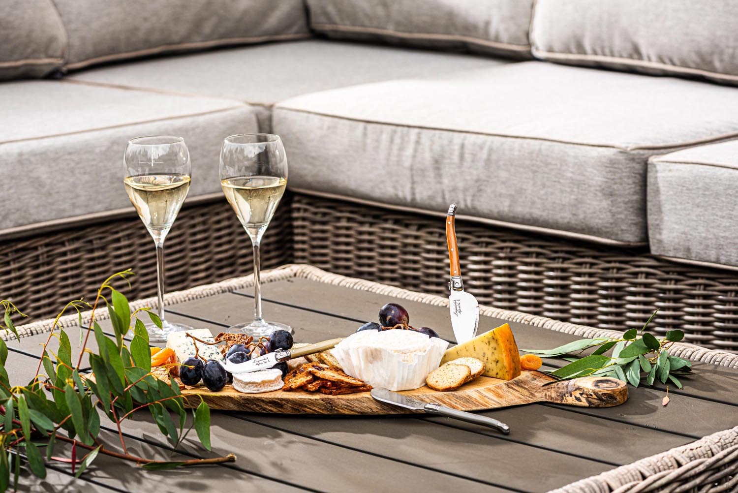 Elegantes Laguiole Käsemesserset, 3-teilig, Premium Line, ideal für Käseliebhaber, hochwertige Verarbeitung, stilvolles Design.