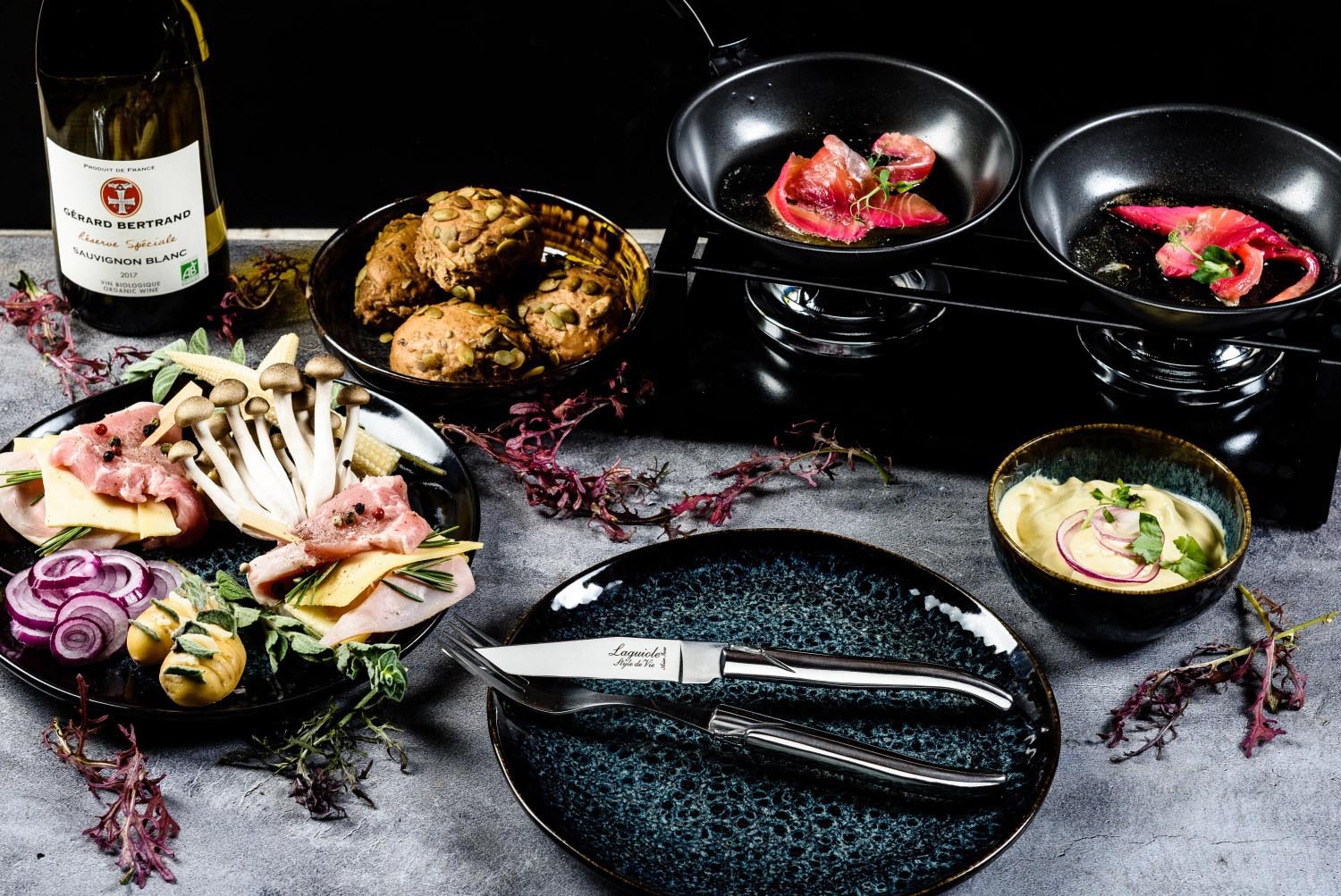 Exquisite Laguiole Steakmesser aus rostfreiem Stahl, perfekt für edles Speisen. Premium-Qualität und elegantes Design.