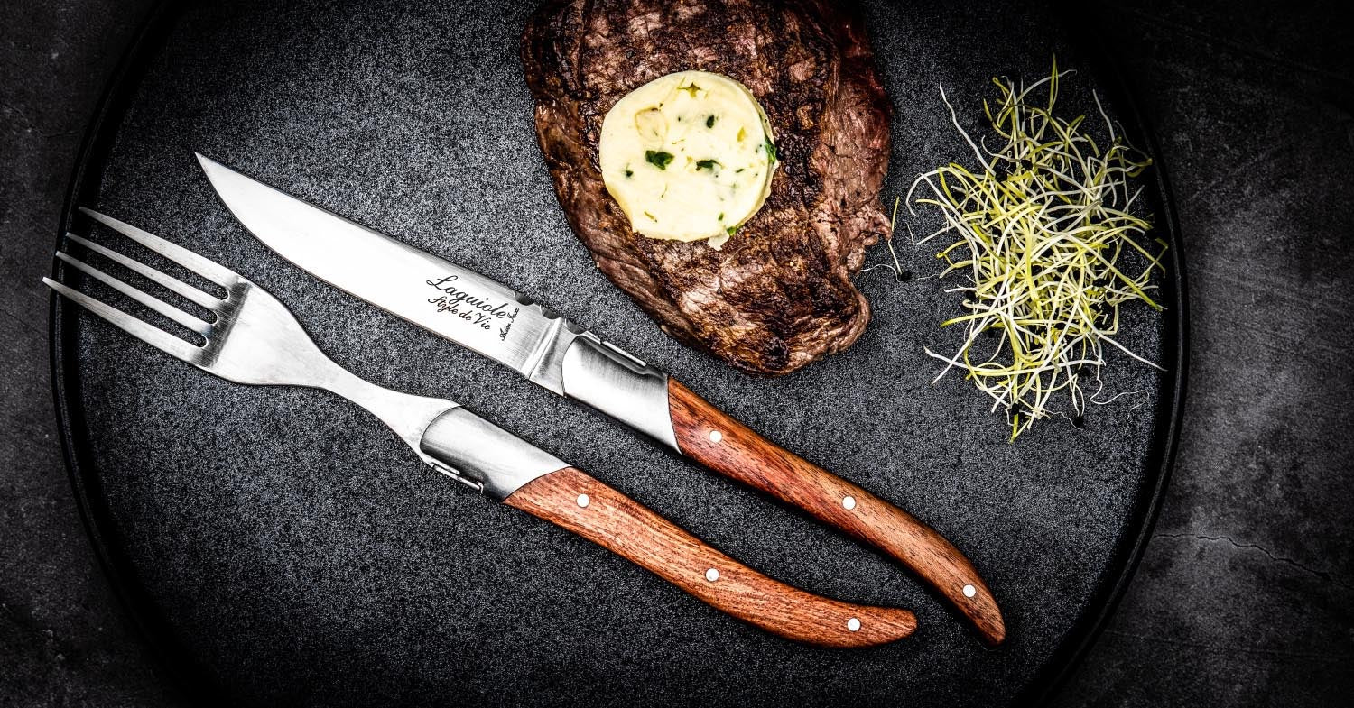 Stilvolle Laguiole Luxury Line Gabeln mit roséfarbenen Pakka-Holzgriffen, perfekt für elegante Tischdekoration und besondere Momente.