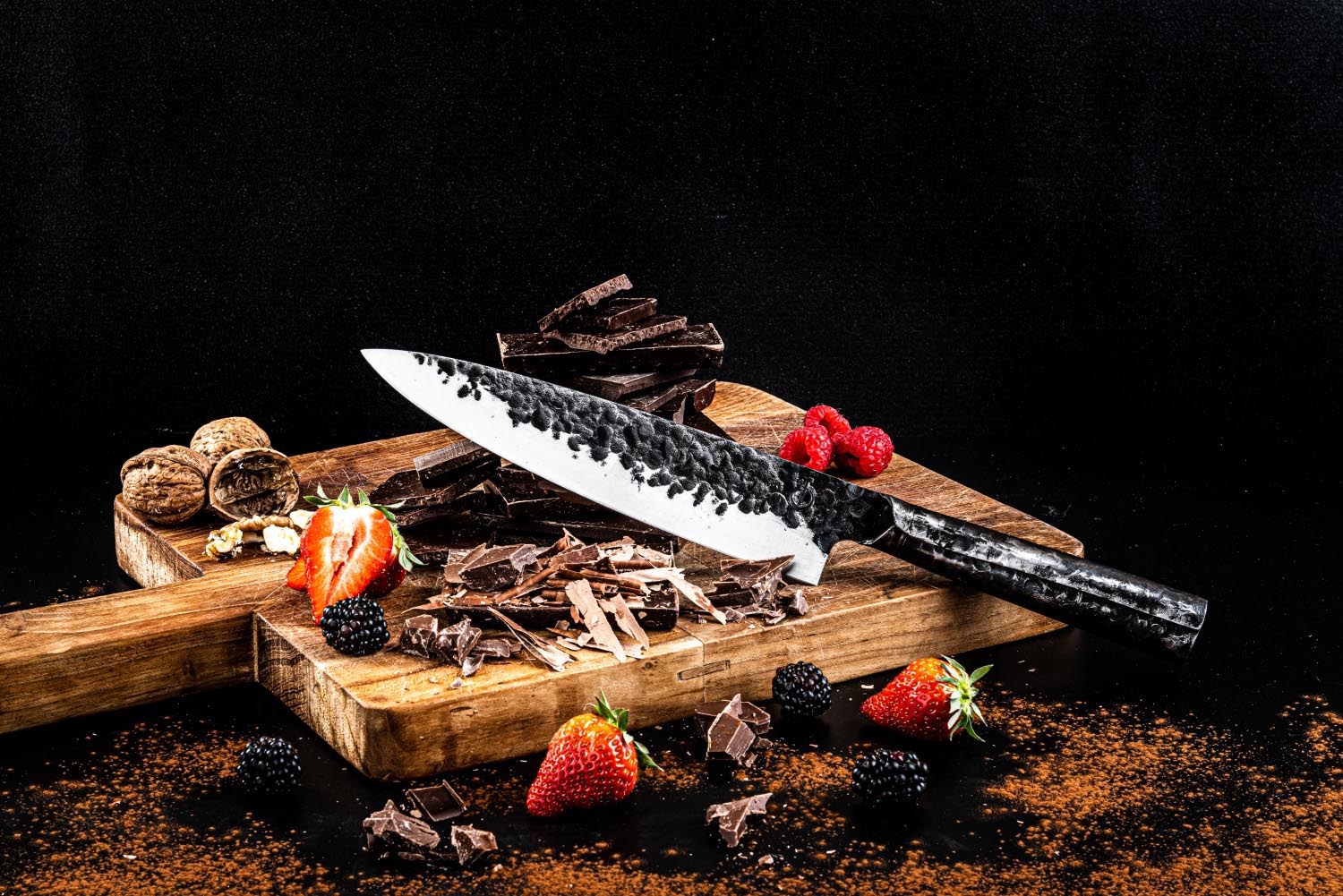 Das Forged Brute Kochmesser 20cm besticht durch seine scharfe Klinge, rustikale Optik und meisterhafte Handarbeit.