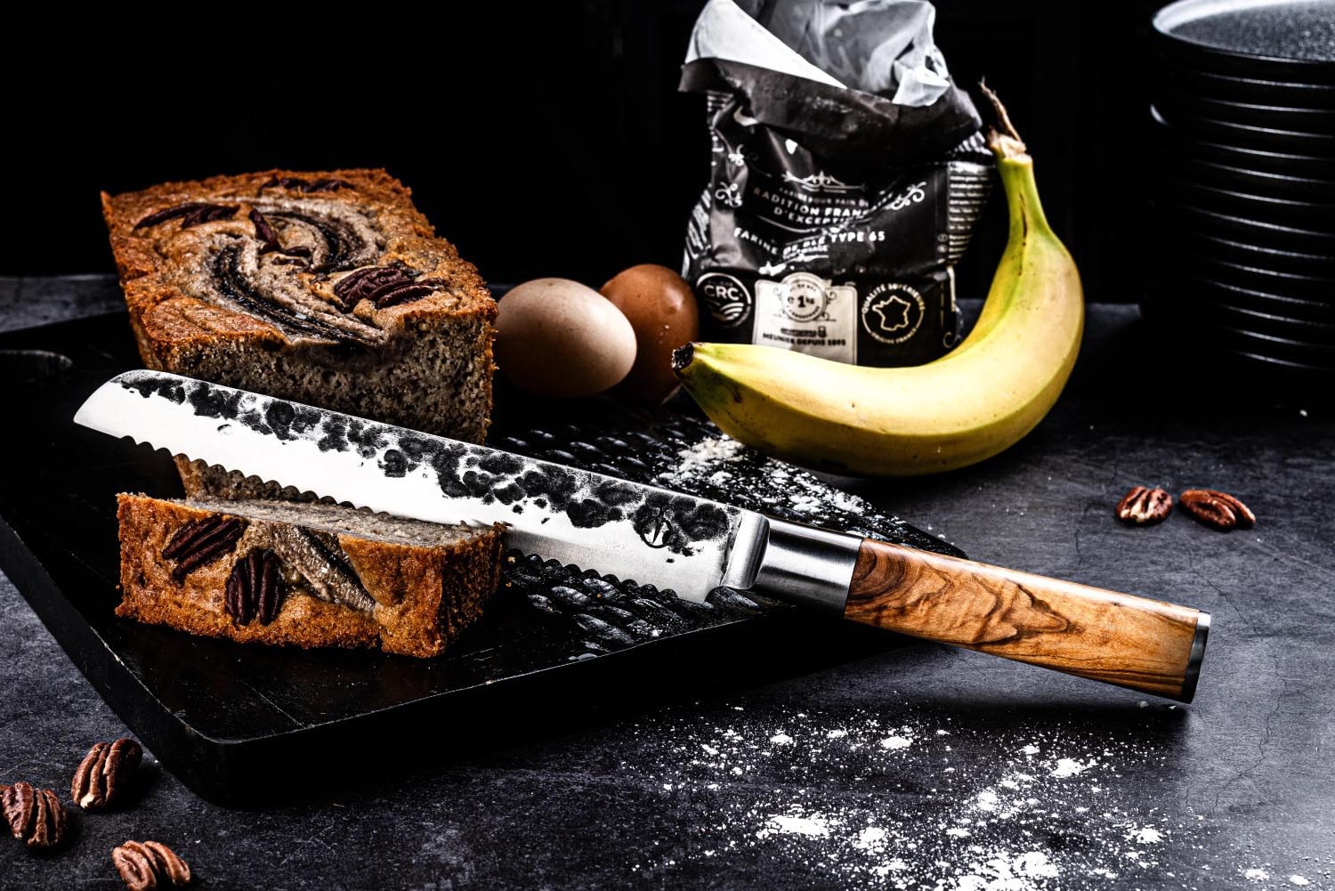 Das 20cm Forged Olive Brotmesser bietet eine präzise Klinge und einen eleganten Olivenholzgriff für perfektes Brotschneiden.