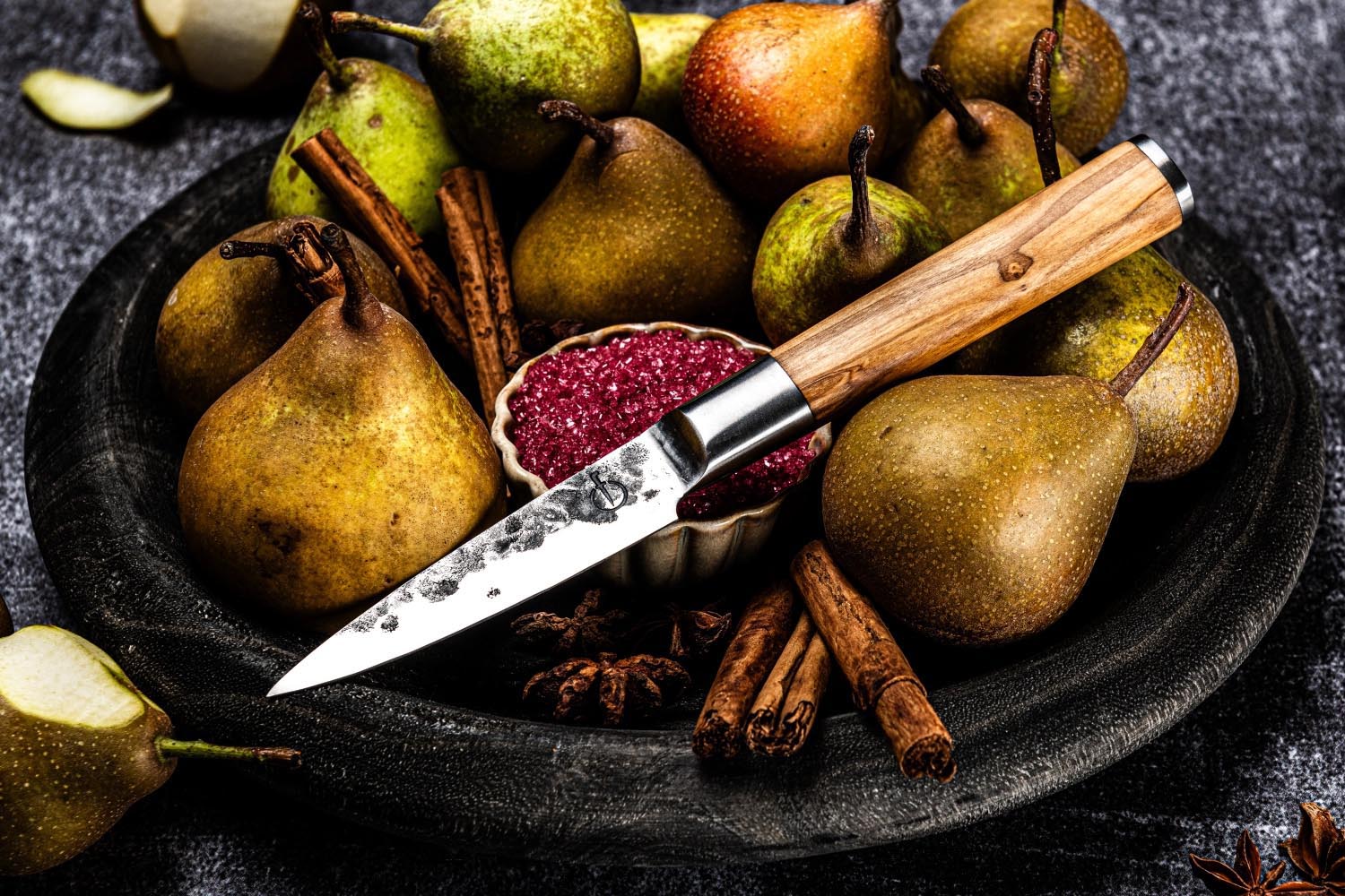 Elegantes 9cm Schälmesser von Forged mit Olivenholzgriff, ideal für präzises Schälen und Schneiden in der Küche.