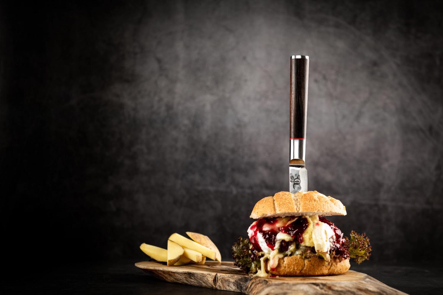 Das Sebra Steakmesser 10cm von Forged besticht durch seine scharfe Klinge, edles Design und hochwertige Verarbeitung.