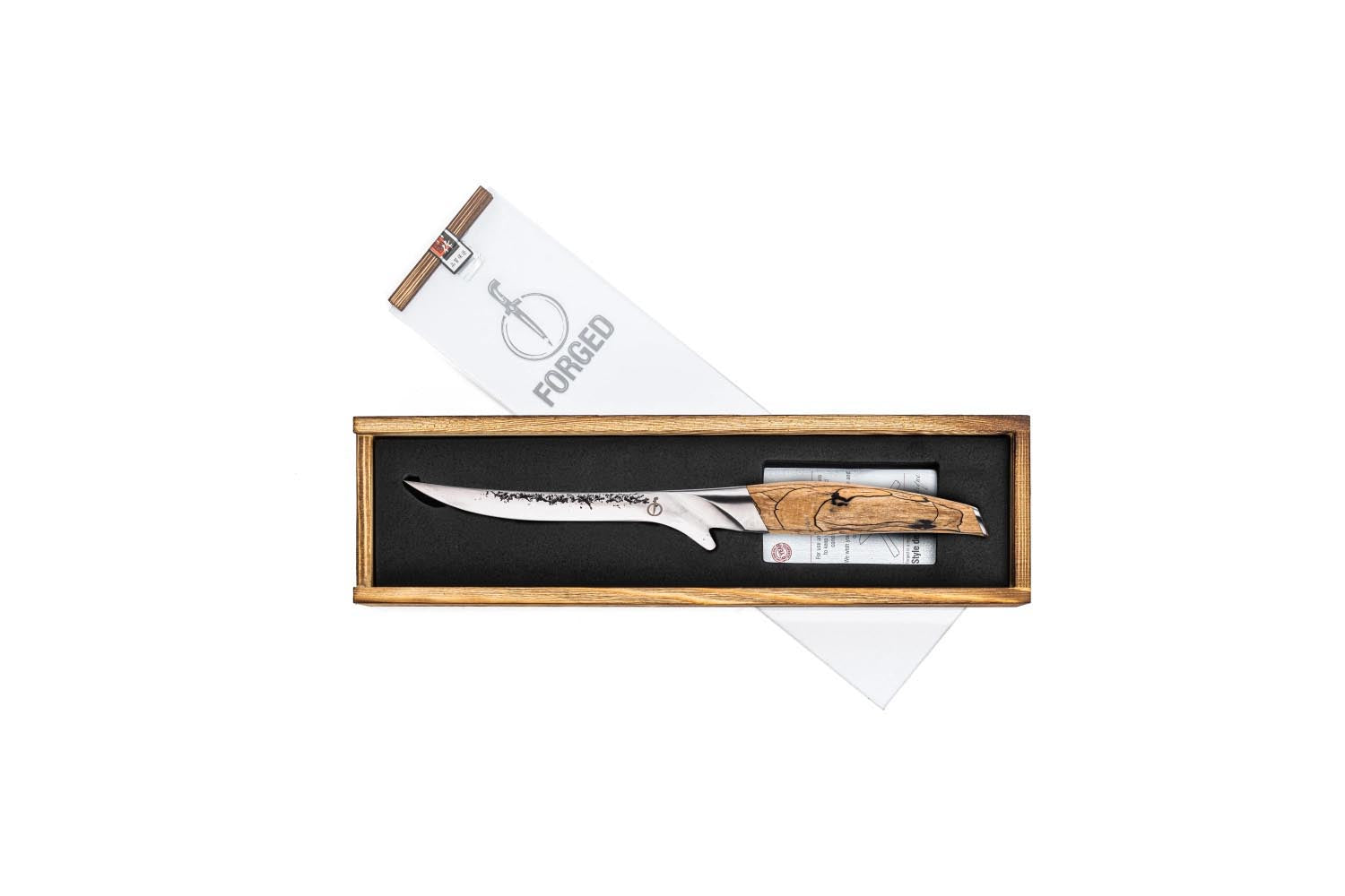 Das handgeschmiedete Katai Ausbeinmesser 15cm von Forged bietet Präzision und Qualität für exaktes Entbeinen und Schneiden.