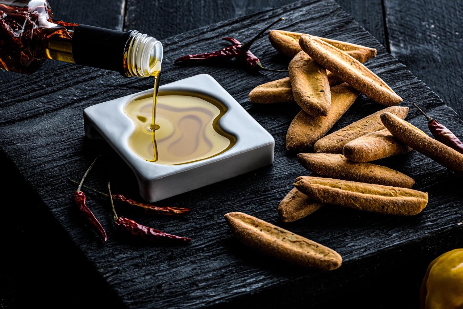 Hochwertiges 2er Set Keramikschälchen von Style de Vie, perfekt für Olivenöl und eine elegante Tischdekoration.