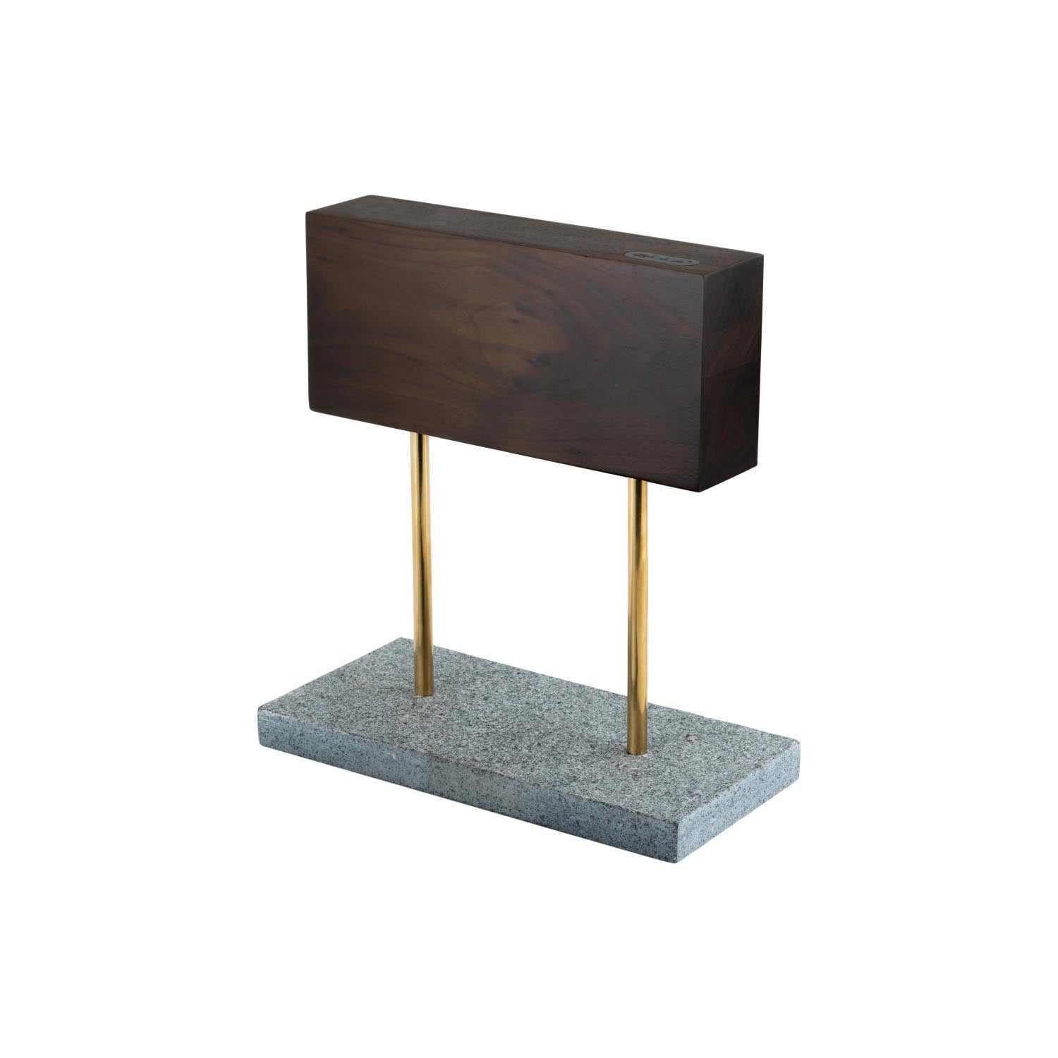 Magnetischer Messerblock Walnuss auf Natursteinfuss in Gelb präsentiert im Onlineshop von KAQTU Design AG. Küchenhelfer ist von Style de Vie