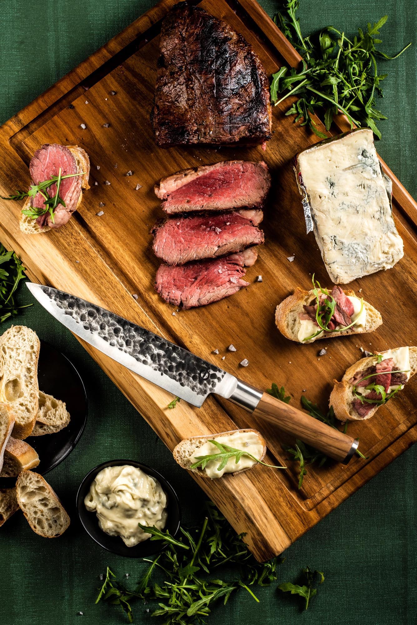 Grosses Schneidebrett aus Naturholz, perfekt für die Küche. Langlebig, elegant und funktional, von Style de Vie.