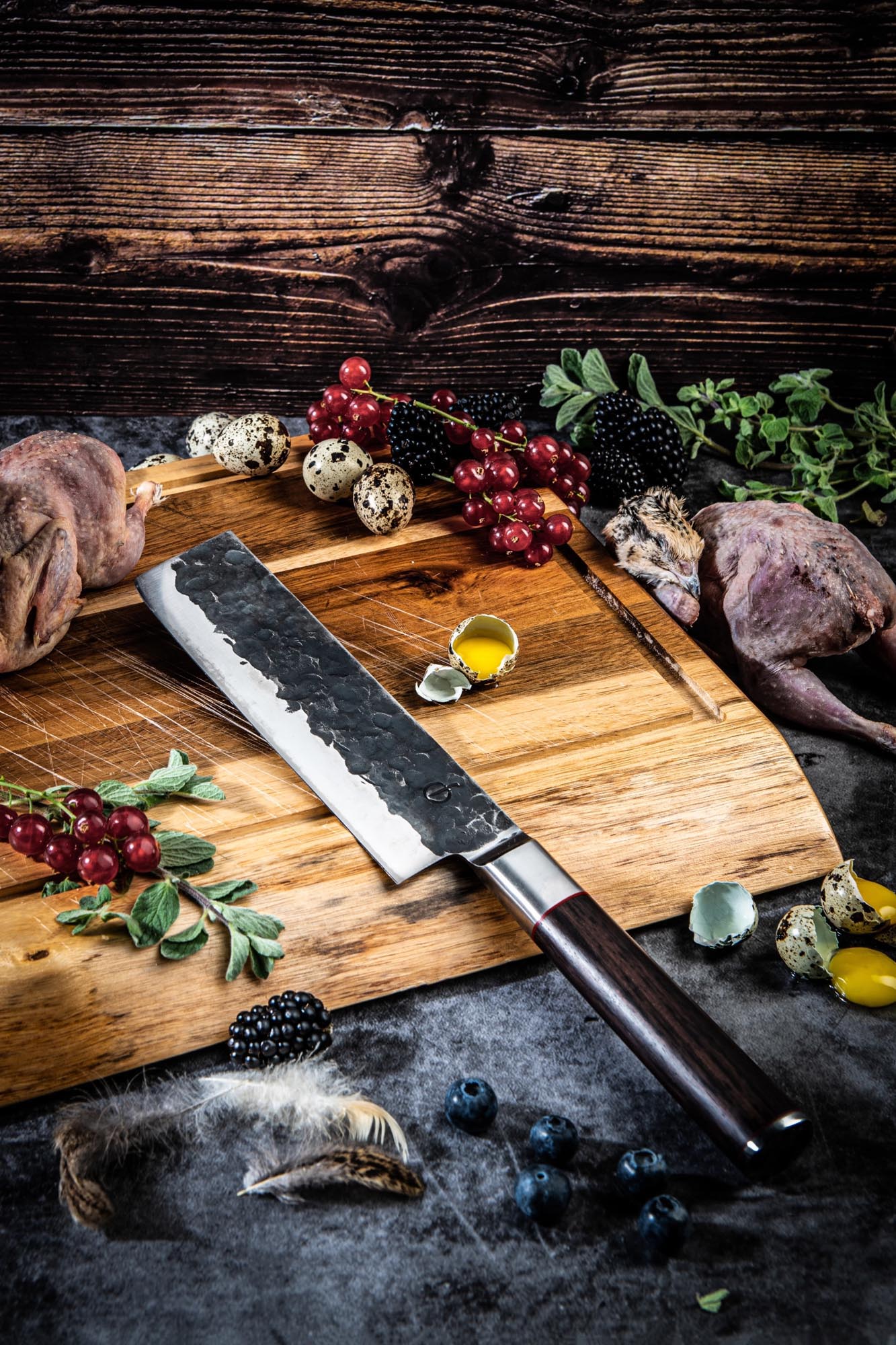 Hochwertiges grosses Schneidebrett aus Naturholz, ideal für die Küche. Robust, stilvoll und praktisch, von Style de Vie.