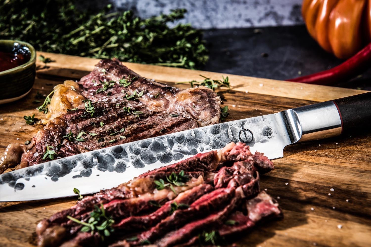 Grosses Schneidebrett aus Naturholz, perfekt für die Küche. Langlebig, elegant und funktional, von Style de Vie.