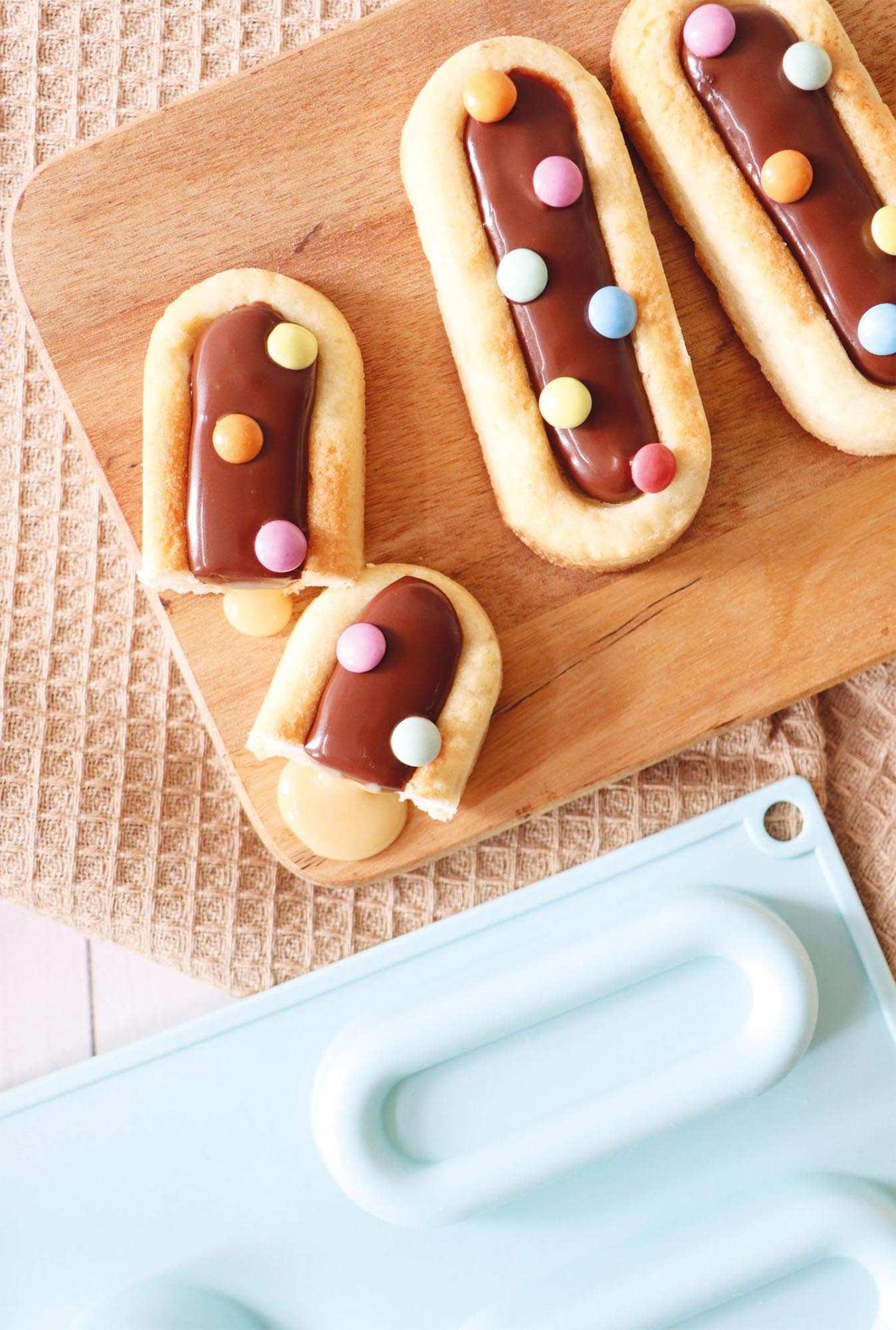 Silikonform für 6 Löffelbiskuits, perfekt für kreative Desserts. Antihaftend, langlebig und einfach zu reinigen.