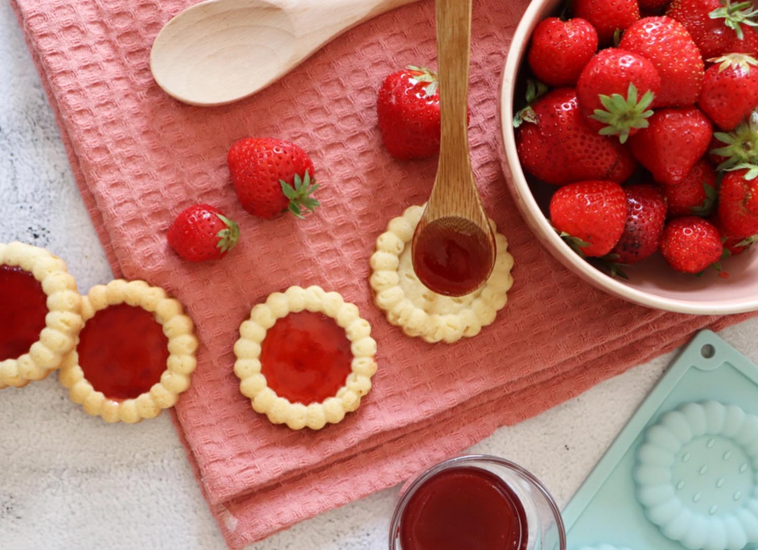 Silikon-Backform für 11 Törtchen, ideal für kreative Backprojekte. Perfekt für gleichmässiges Backen und mühelose Ergebnisse.