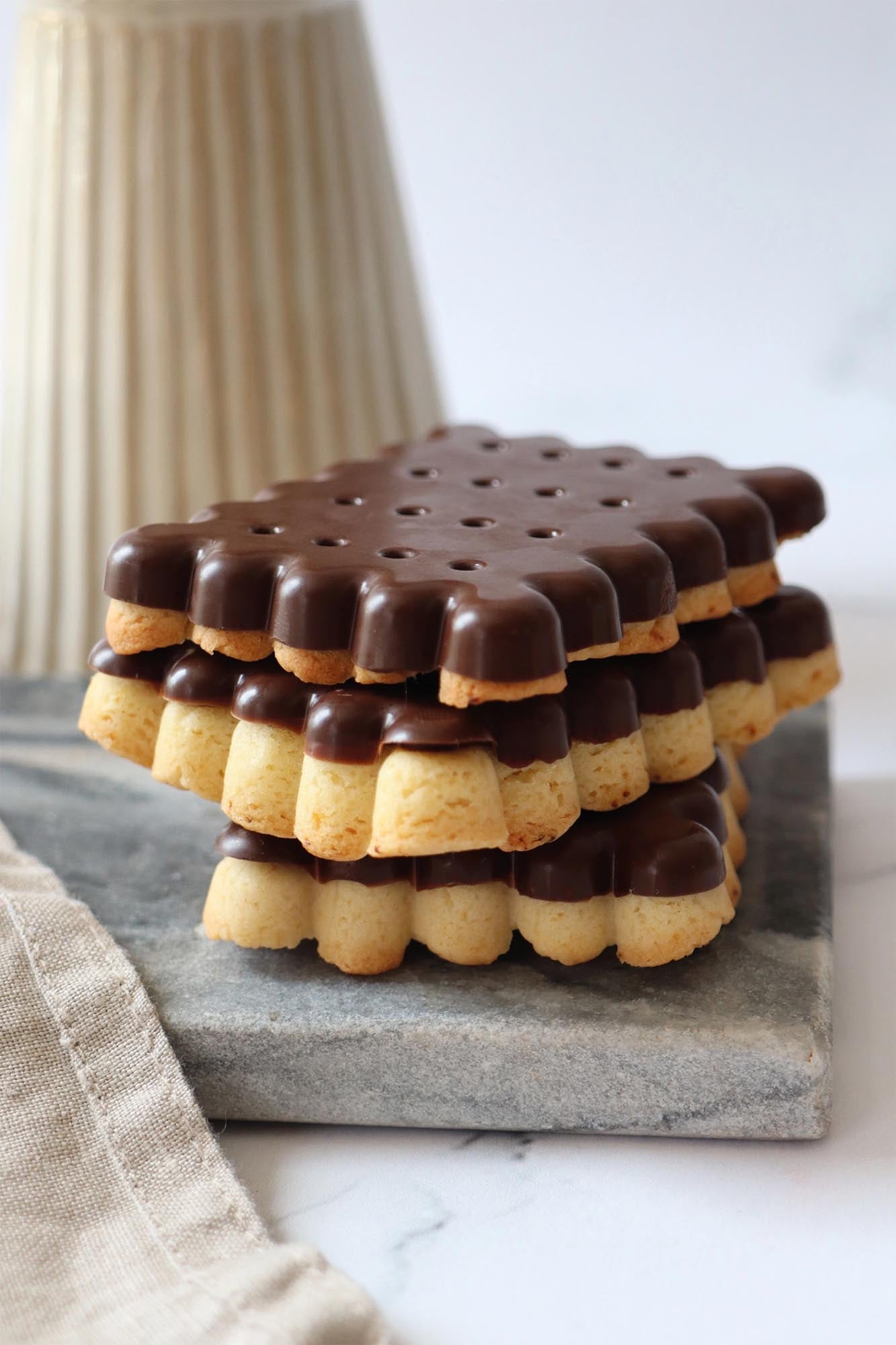 Hochwertige Silikonform für 8 Petit Beurre Kekse, ideal für kreatives Backen. Antihaftend, robust und einfach zu reinigen.