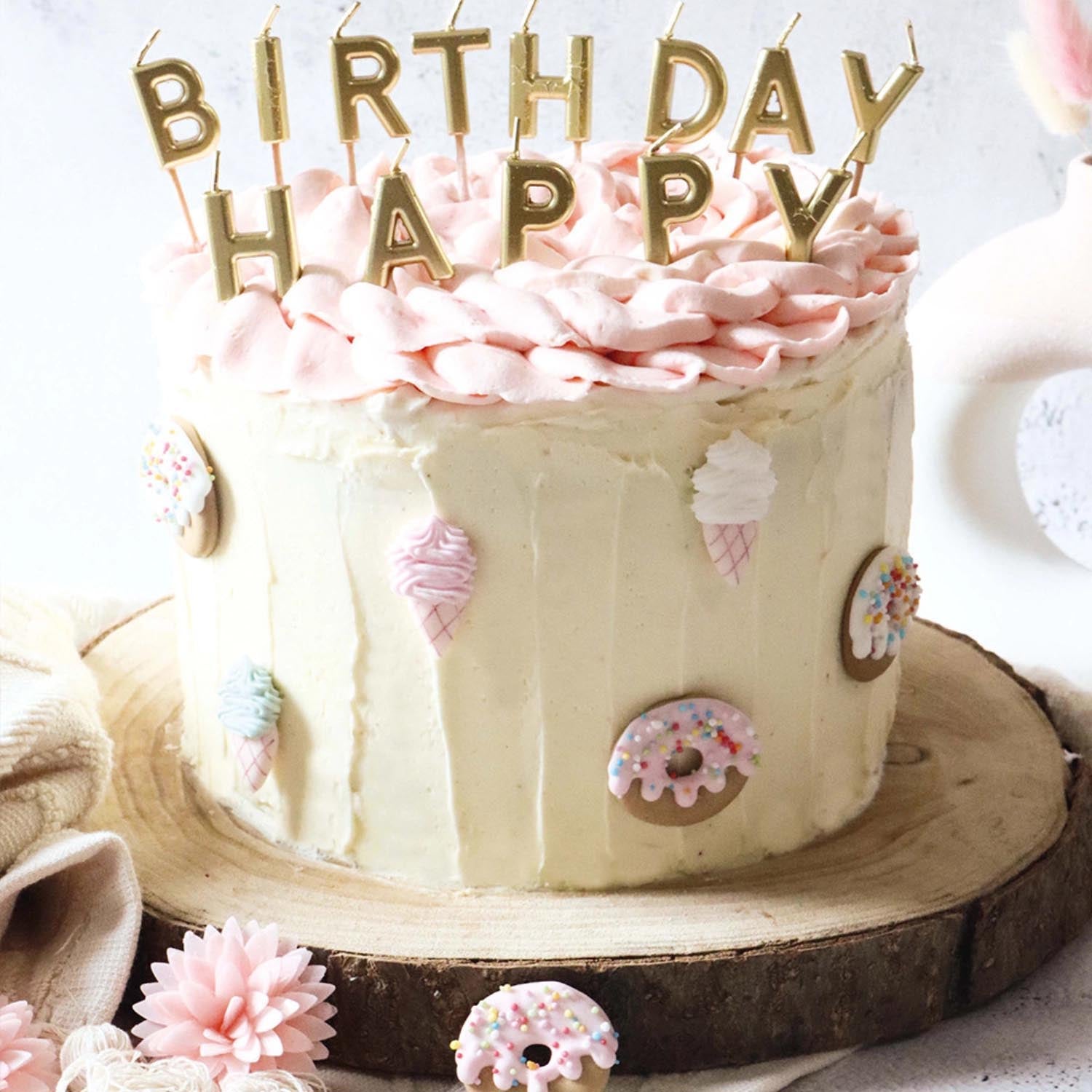 Bunte Zuckerdekore mit 7 Motiven: Eis und Donuts, ideal zum Verzieren von Kuchen, Cupcakes und Desserts. Kreativ und essbar!