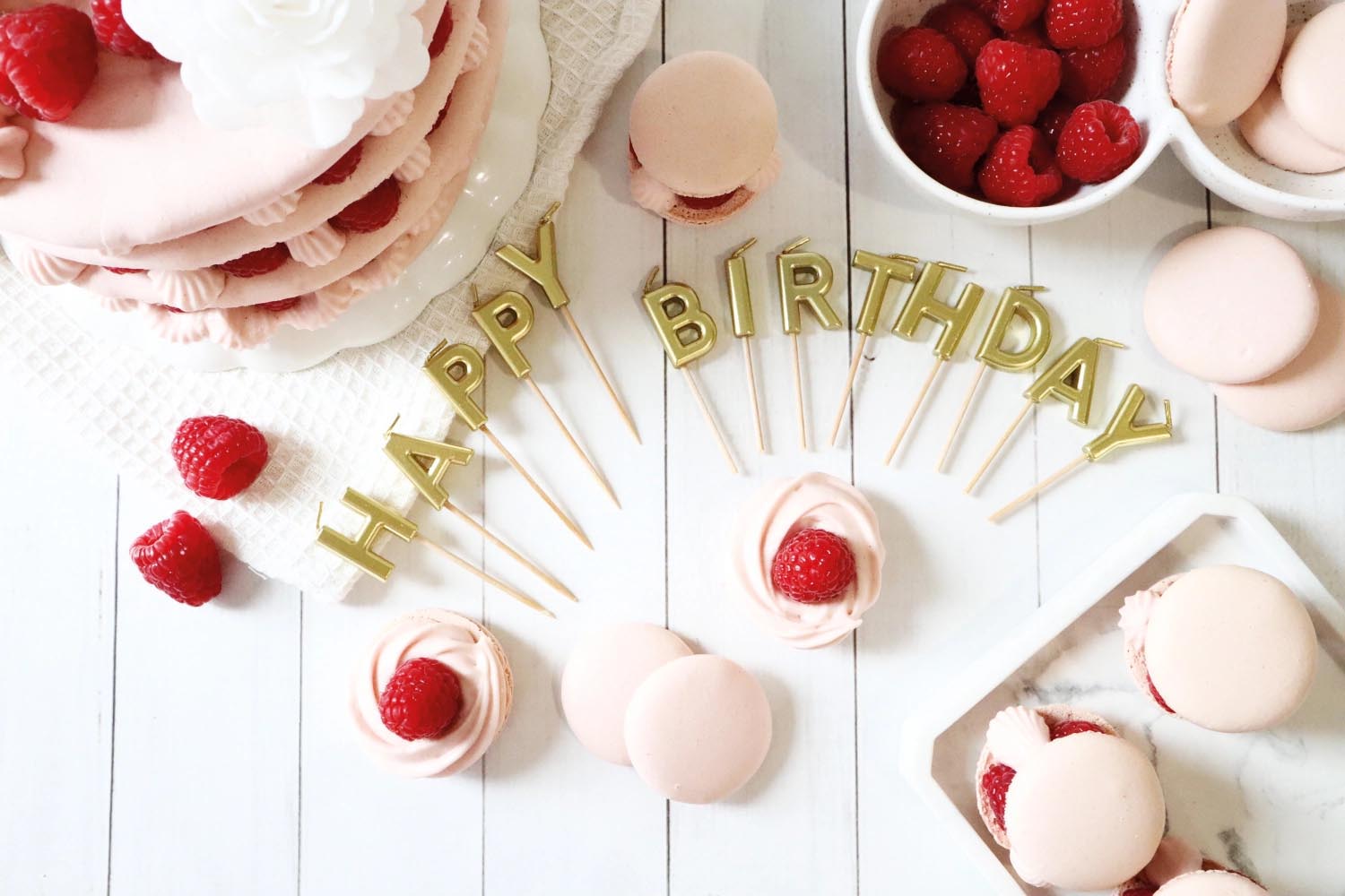 Goldene Happy Birthday Kerzen von Scrap Cooking, ideal für Torten und Feiern. Elegantes Design für unvergessliche Momente.