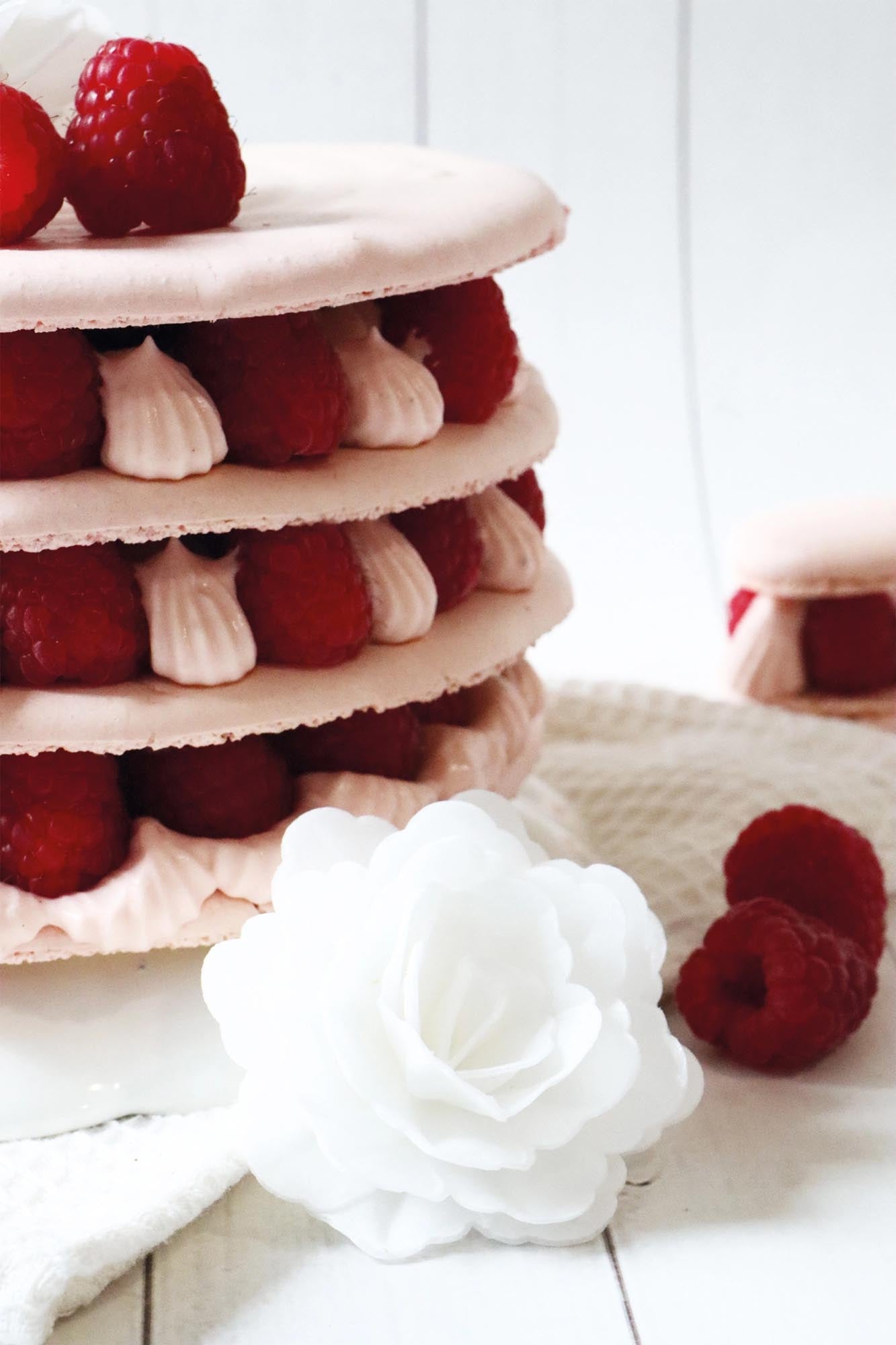 3er Set weisse Esspapier-Rosen von Scrap Cooking, perfekt für Tortendekorationen und kreative essbare Designs.