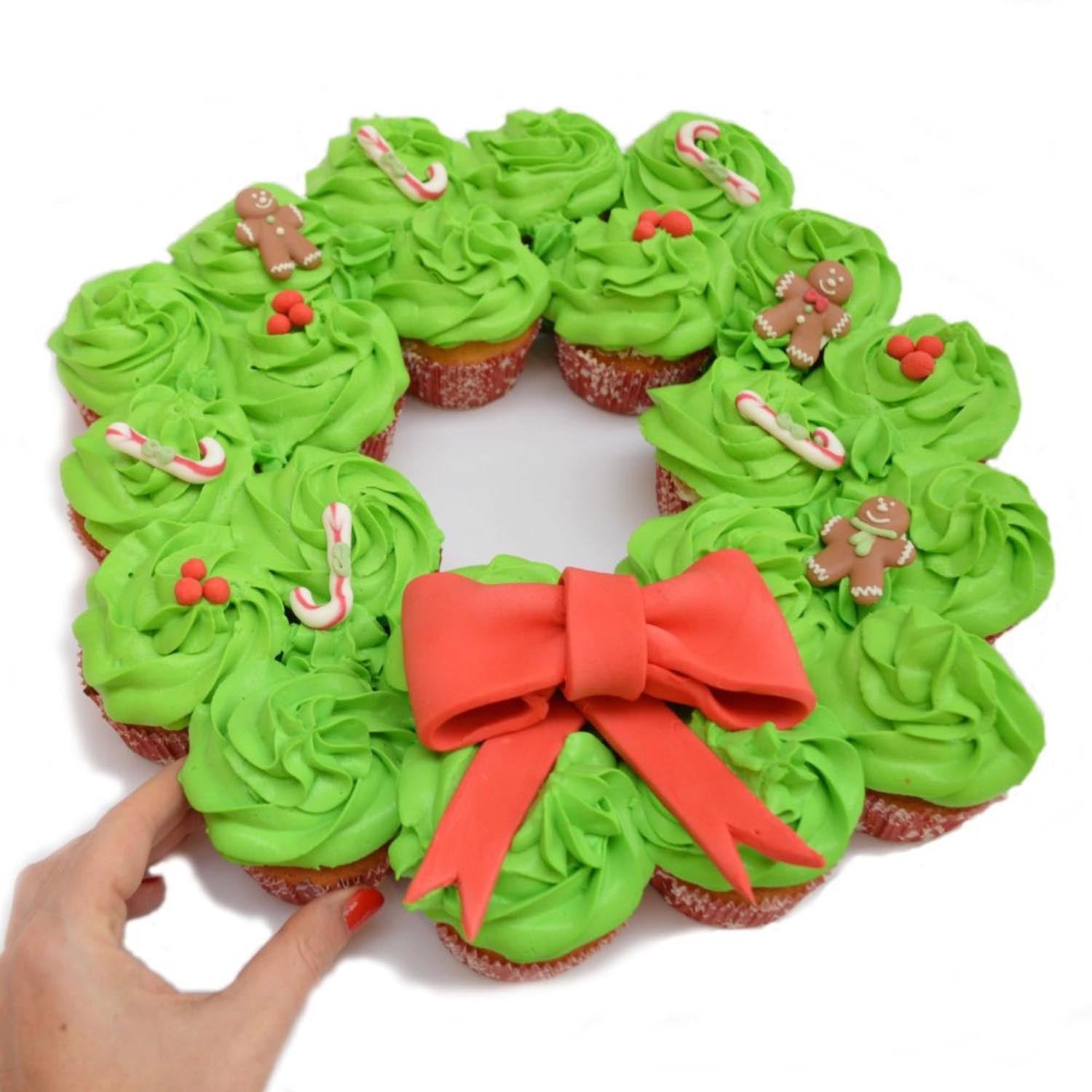 Rollfondant 400g in leuchtendem Rot von Scrap Cooking, perfekt für Tortendekorationen, flexibel und leicht zu formen.