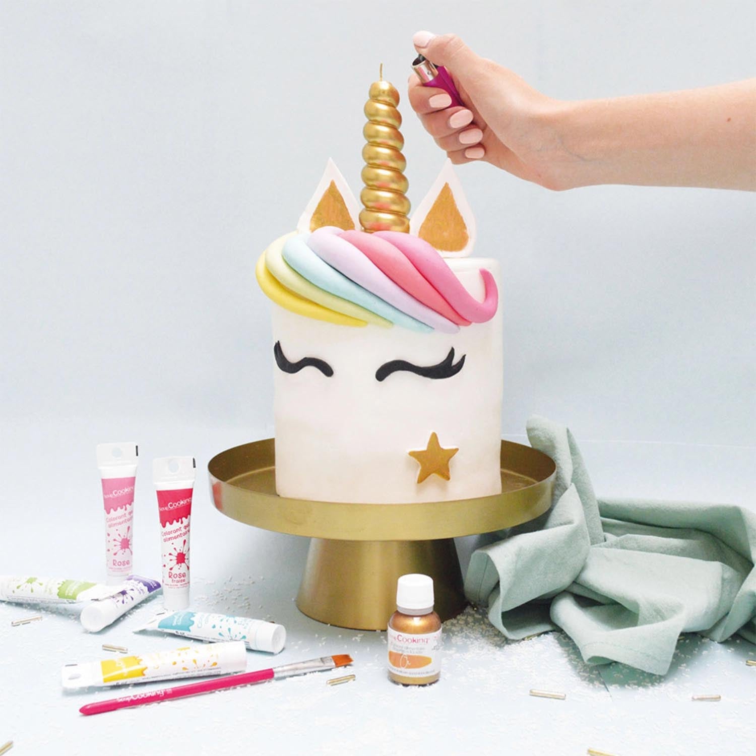 Rollfondant weiss von Scrap Cooking, 400g. Ideal für Tortendekorationen, leicht formbar und perfekt für kreative Backideen.