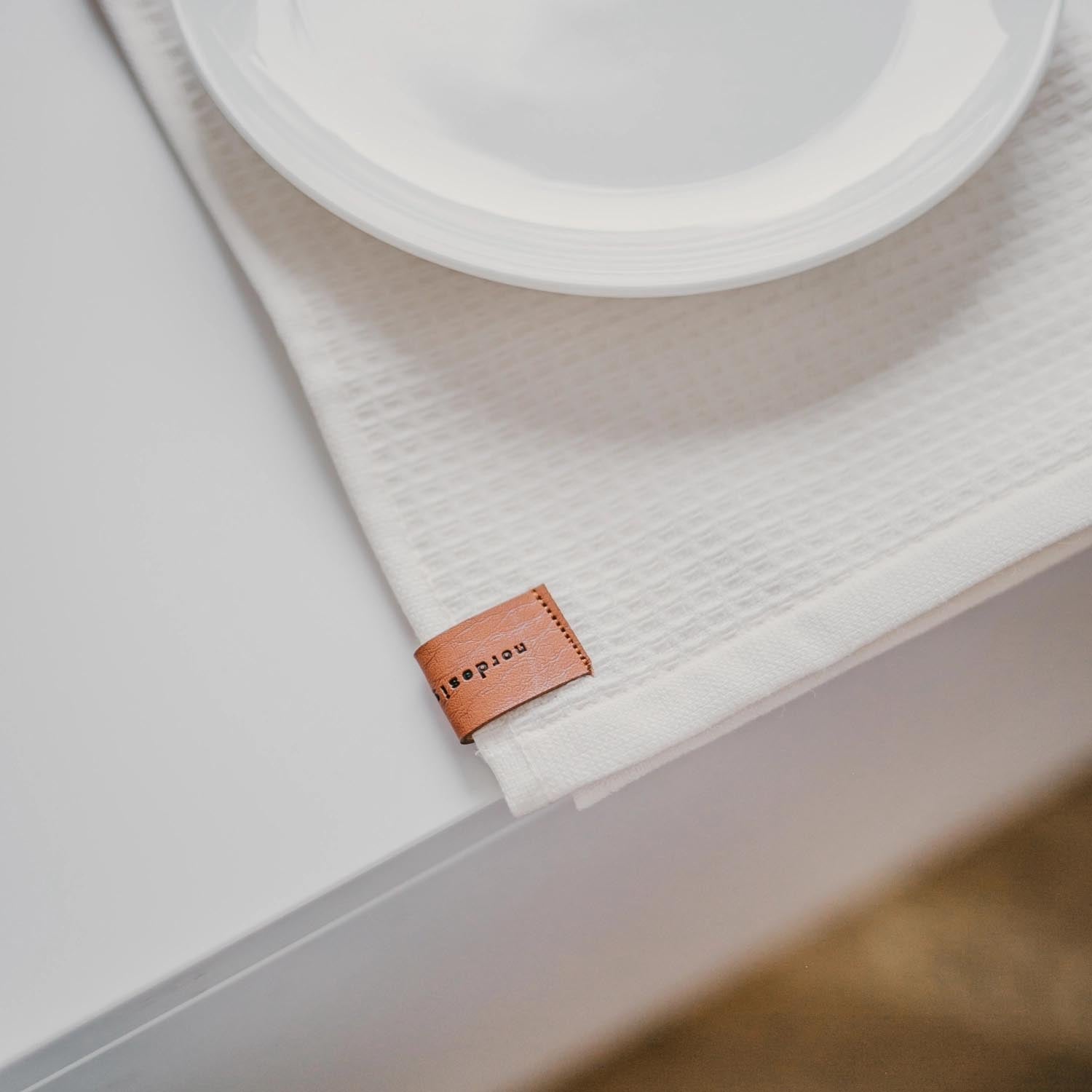 Elegantes Küchentuch in Beige, 40x60cm, von Nordesign. Perfekt für moderne Küchen, mit hochwertigem Material und stilvollem Look.