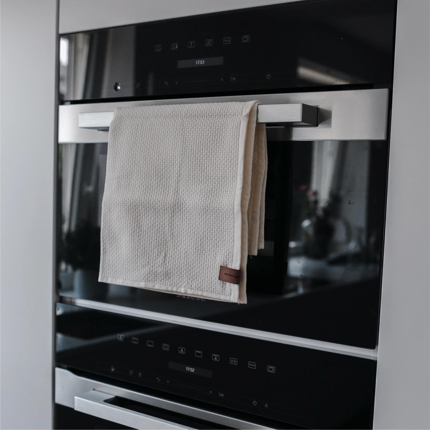 Elegantes Küchentuch in Beige, 40x60cm, von Nordesign. Perfekt für moderne Küchen, aus robustem und stilvollem Material gefertigt.