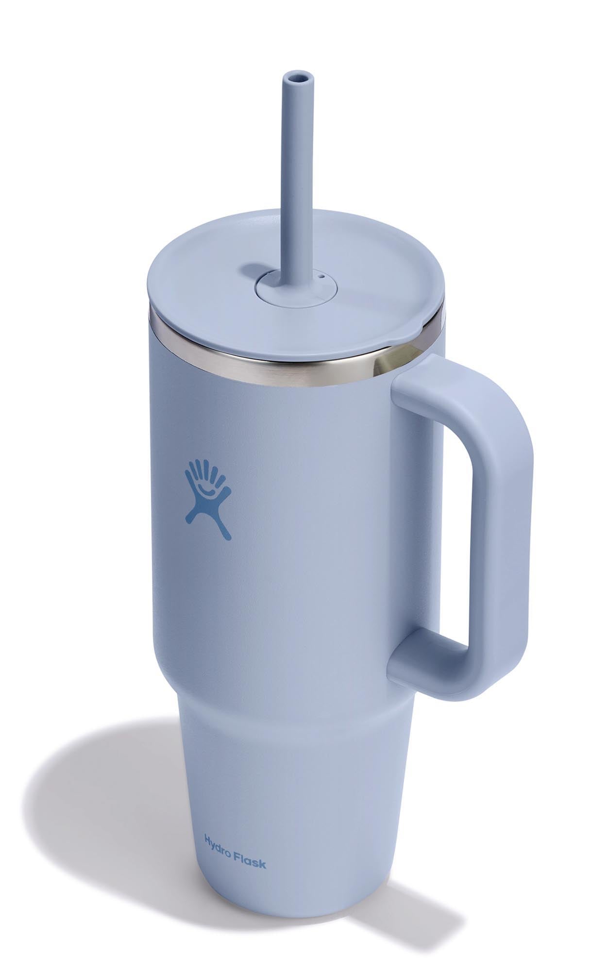 Praktischer 1180ml Reisebecher mit Trinkhalm im coolen Surf-Design von Hydro Flask, perfekt für Erfrischungen unterwegs.
