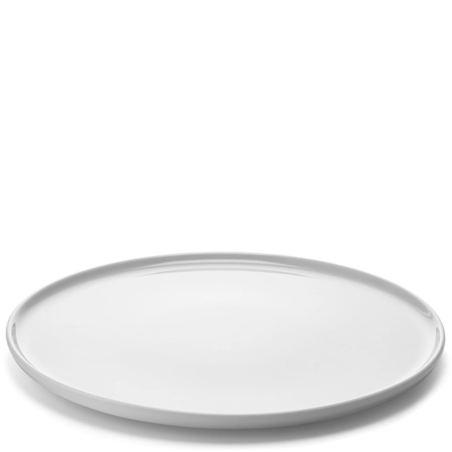 Set aus zwei flachen, weissen Tellern von LSA, 26 cm Durchmesser. Perfekt für elegante Tischgestaltung und vielseitige Verwendung.