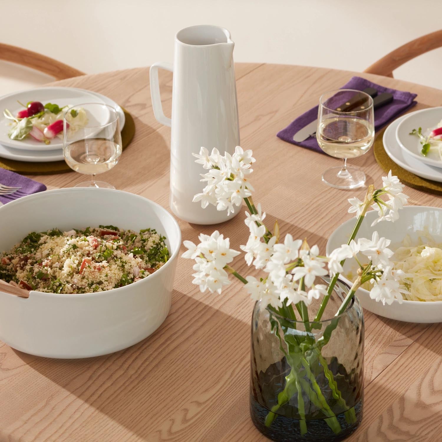 Eleganter weisser Glaskrug von LSA, 235ml, perfekt für Milch, Sahne oder Dressings. Zeitloses Design für vielseitige Nutzung.