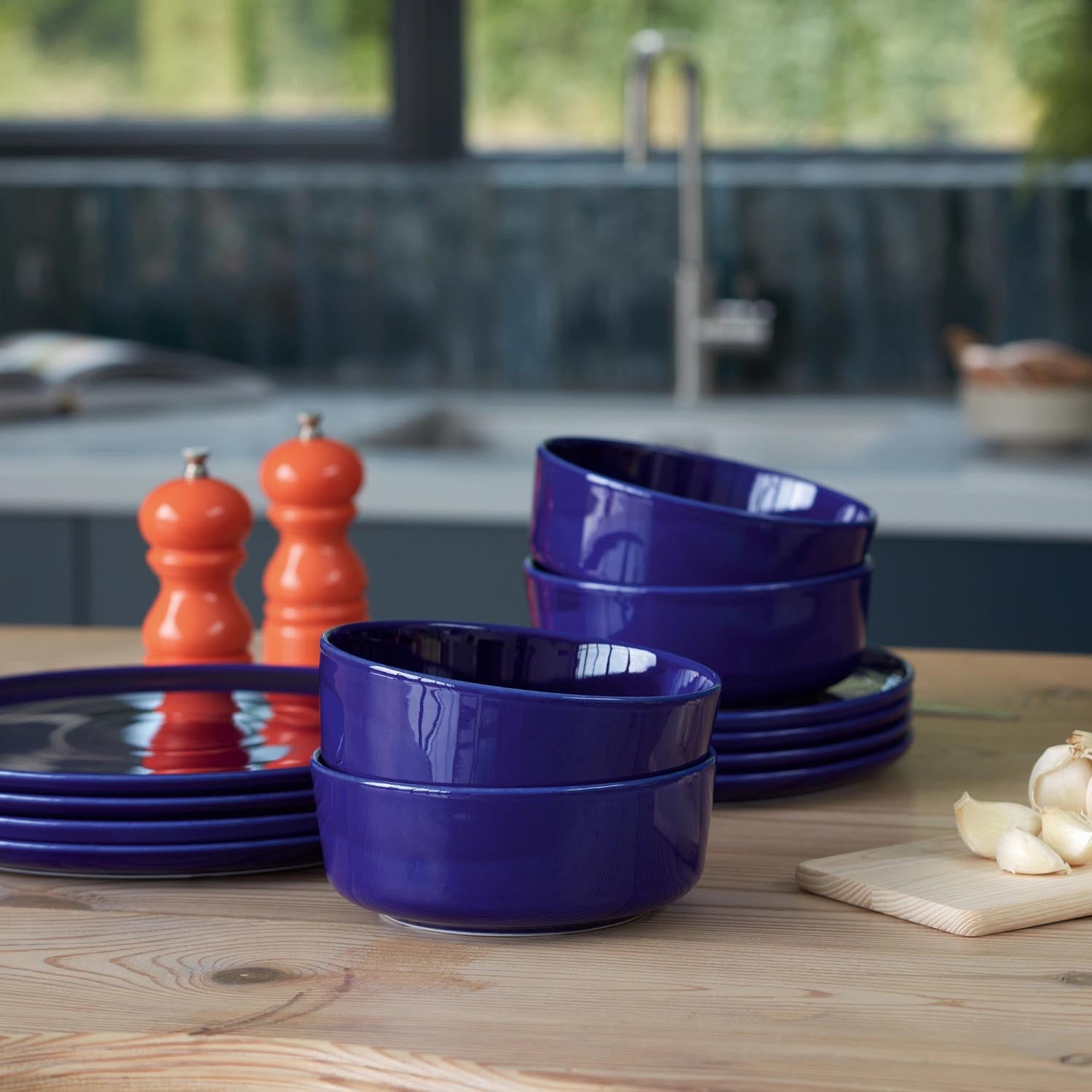 Set aus zwei tiefen Tellern (20 cm) in edlem Kobaltblau von LSA, perfekt für elegante Präsentation und vielseitige Speisen.