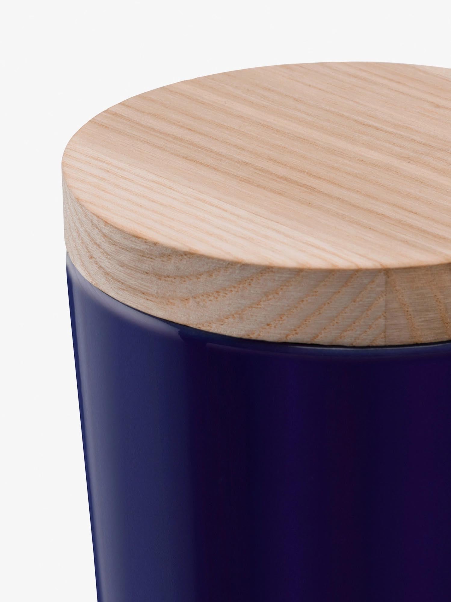 Stilvolle Glasdose mit Esche-Deckel, 8,5 cm hoch, von LSA. Perfekt für dekorative Aufbewahrung und modernes Design.