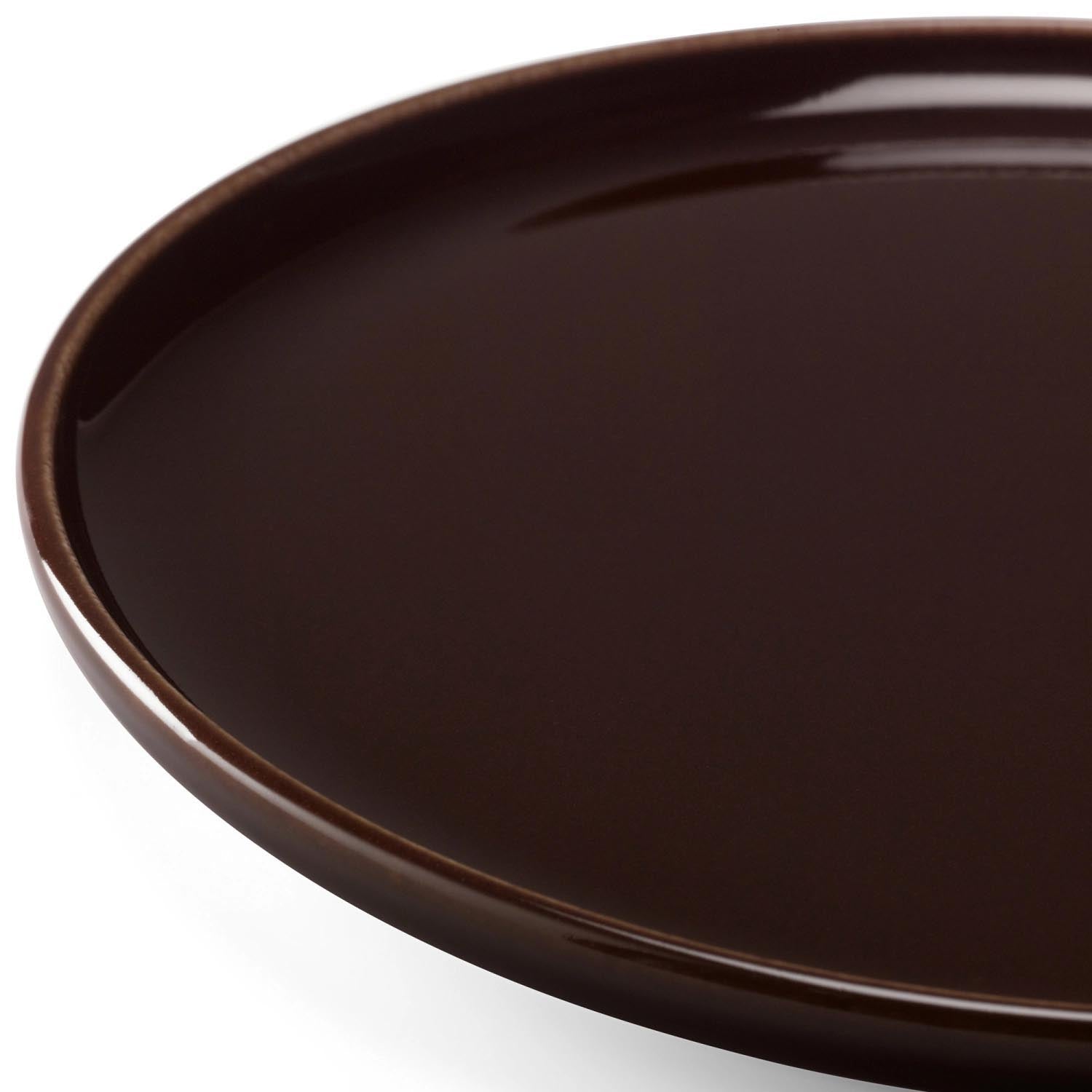 Set aus zwei flachen Tellern (20 cm) in Mocha von LSA, perfekt für elegante Tischgestaltung und vielseitige Einsatzmöglichkeiten.