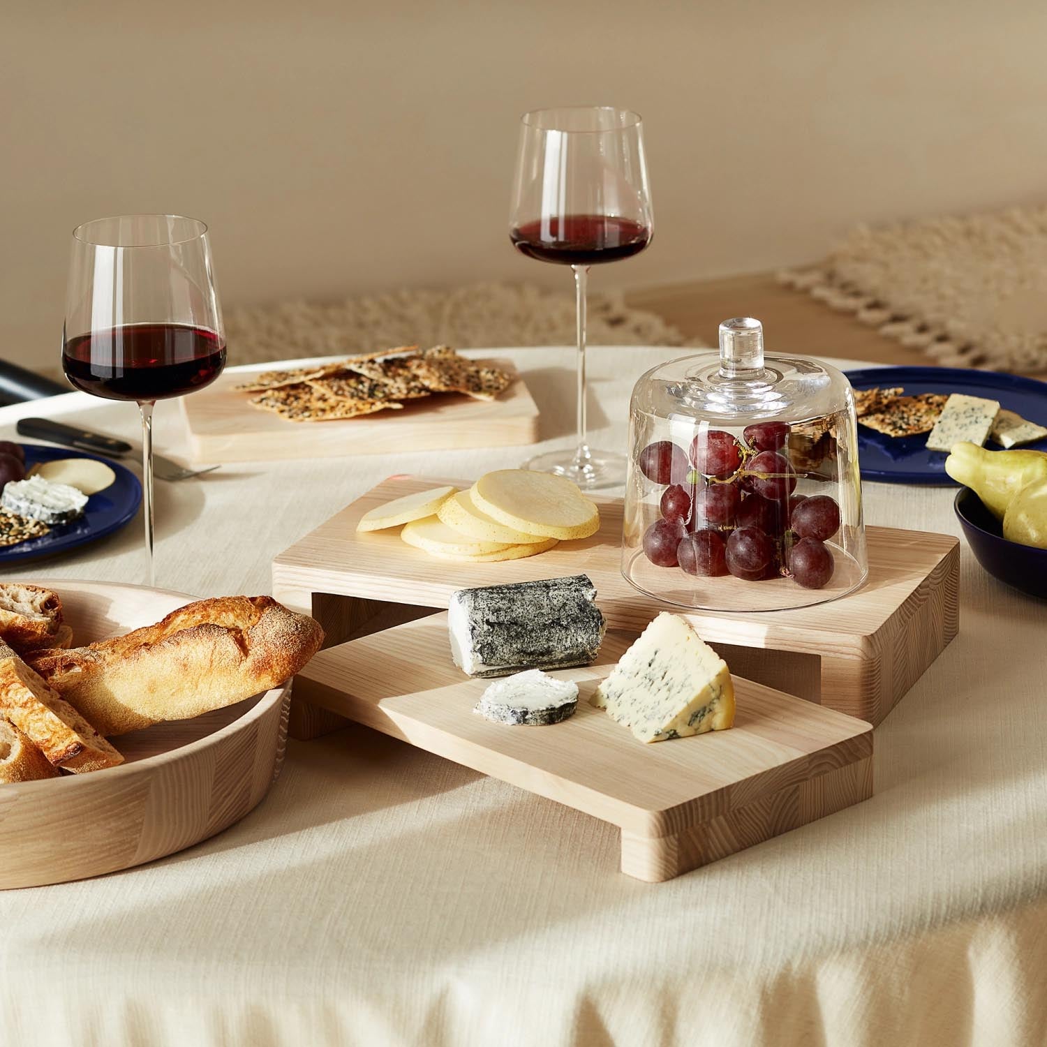 Elegantes Servierset aus weisser Esche von LSA, Masse 38x19x6 cm, perfekt für stilvolles Anrichten und Servieren von Speisen.