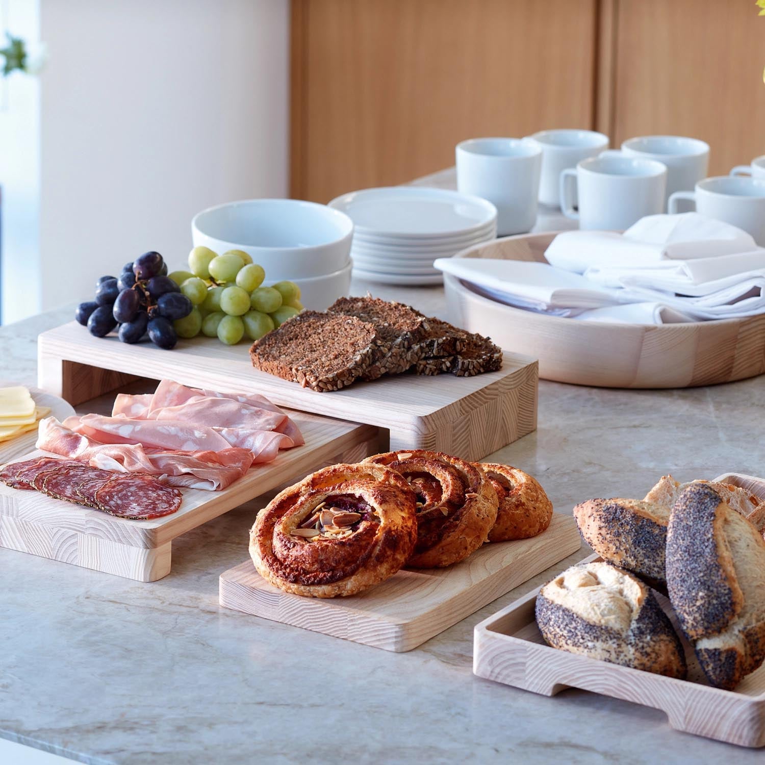 Stilvolles Servierset aus weisser Esche von LSA, Masse 38x19x6 cm. Ideal zum Präsentieren und Servieren von Speisen.