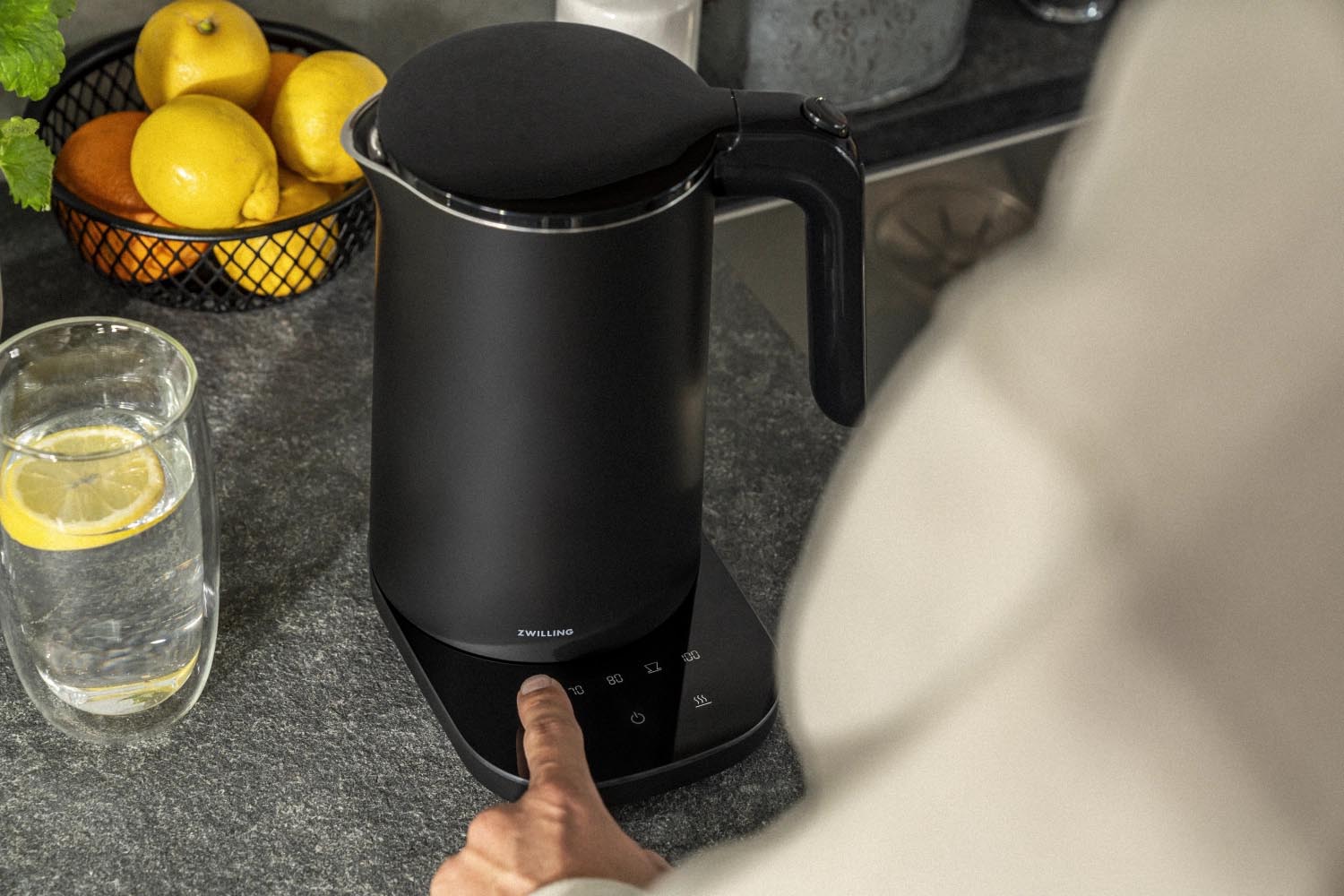 Zwilling Enfinigy Wasserkocher PRO 1l schwarz: modernes Design, präzise Temperaturwahl, langlebig, ideal für den täglichen Gebrauch.