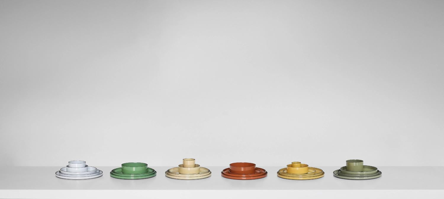 Elegante Caractère Schale von Revol, 26cm Durchmesser, 5.3cm Höhe, in Muskatnuss-Farbton, ideal für stilvolles Servieren.