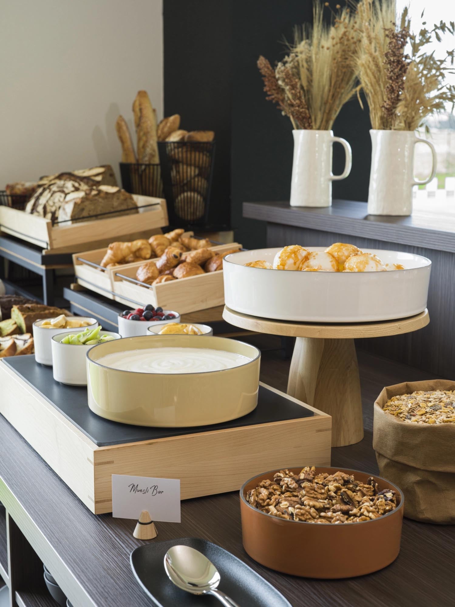 Revol Caractère Schale, 26cm, muskatnuss, stilvoll und modern, perfekt für Servieren und Präsentieren von Speisen.