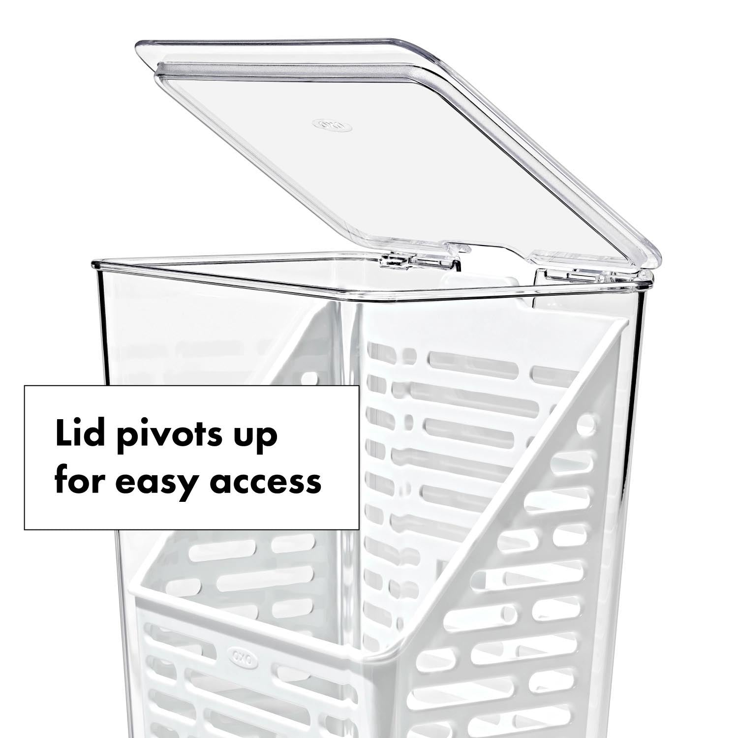 Die OXO Good Grips Frischhaltebox für Kräuter sorgt für längere Frische. Masse: 15.24x11.4x28.7cm. Praktisch und effizient.