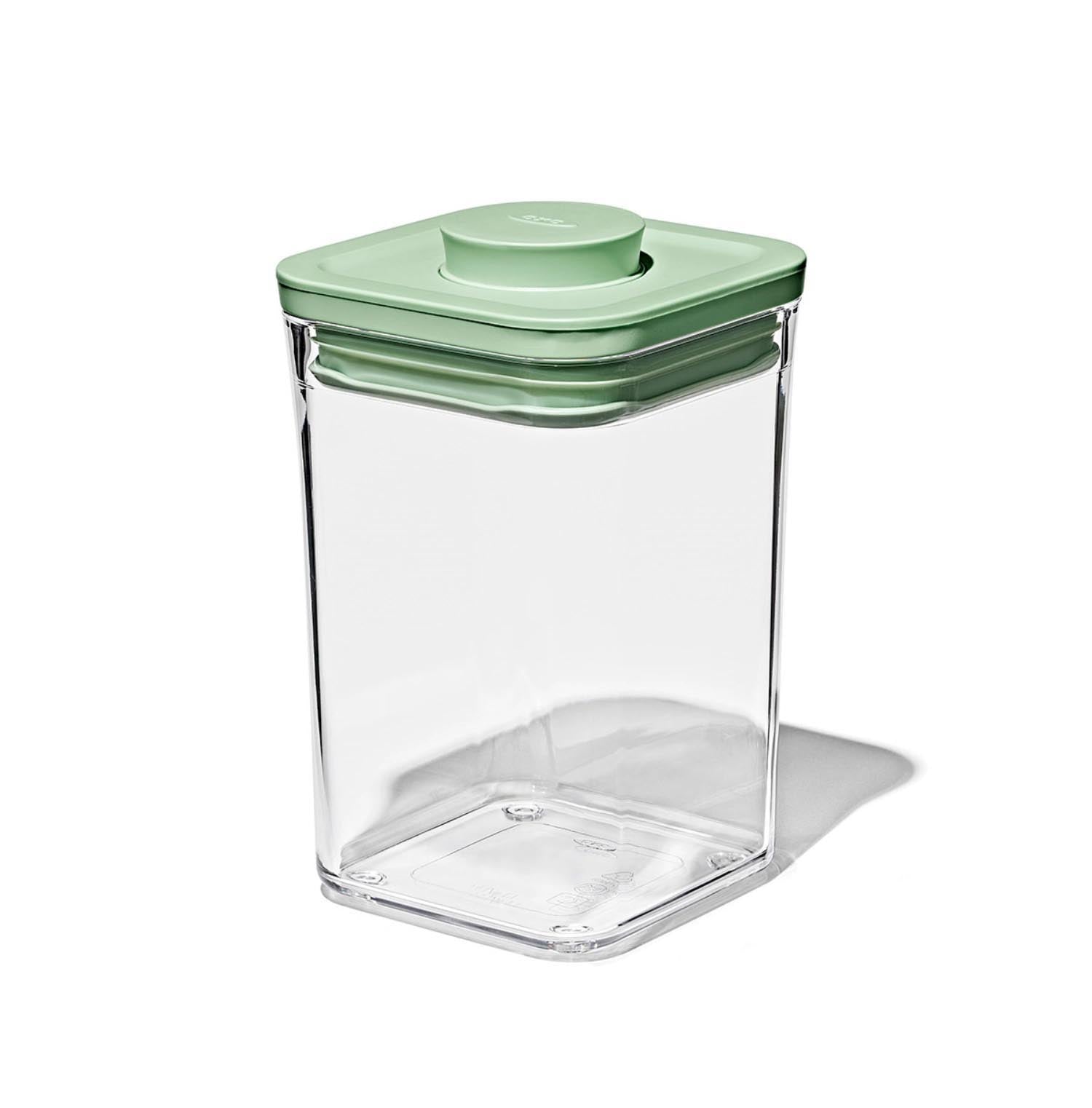 Praktisches 3er Set OXO Good Grips Pop Boxen mit 30ml Löffel, grün. Ideal für frische Aufbewahrung und einfache Portionierung.