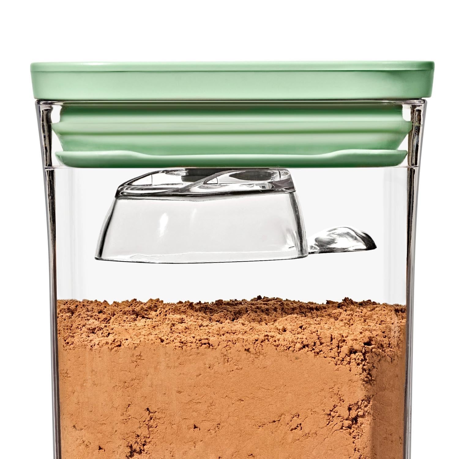 3er Set OXO Good Grips Pop Behälter mit grünem 30ml Löffel, perfekt für präzises Dosieren und luftdichte Lebensmittelaufbewahrung.