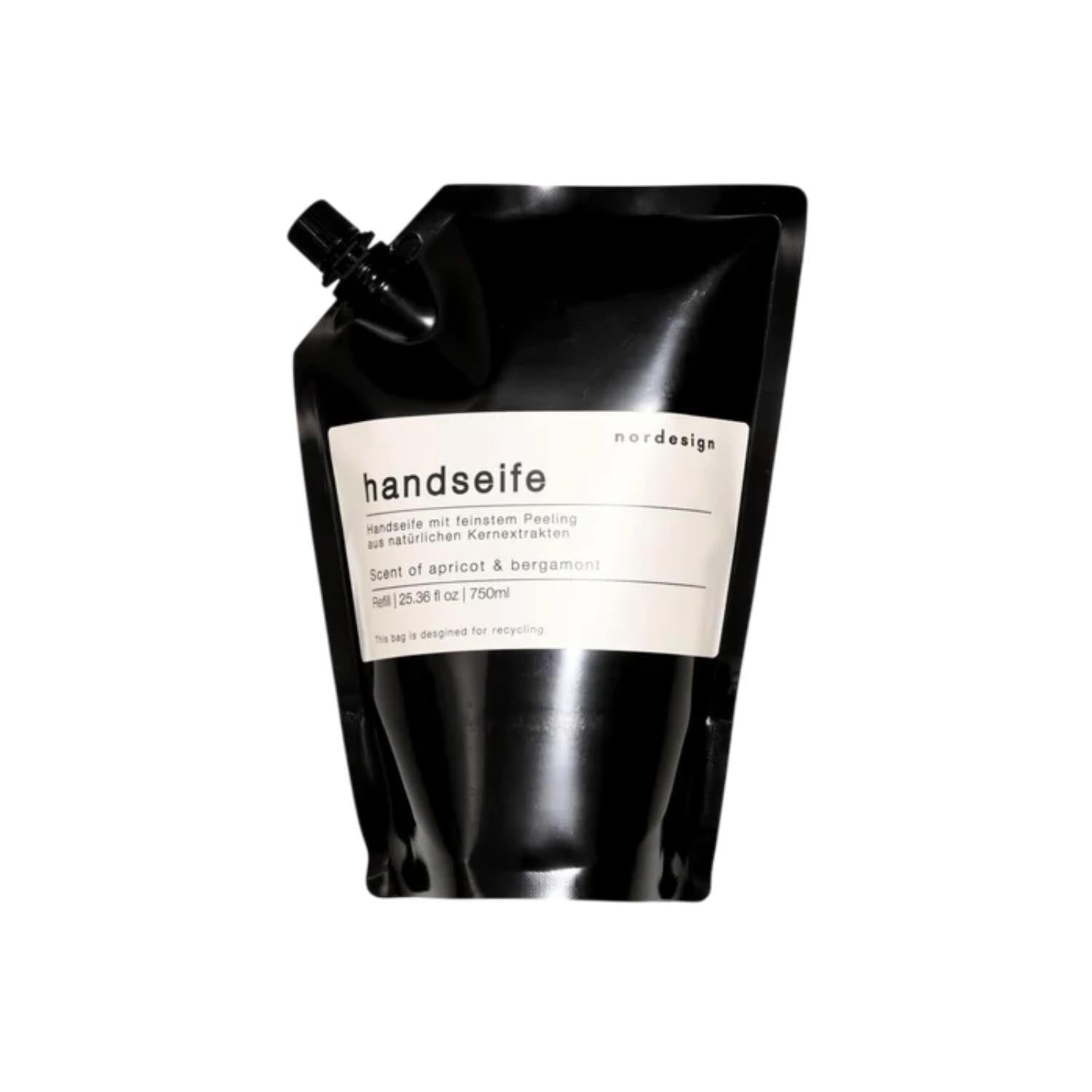 Nachfüllbeutel Handseife mit Peeling 750ml apricot & bergam in Schwarz präsentiert im Onlineshop von KAQTU Design AG. Küchenhelfer ist von Nordesign